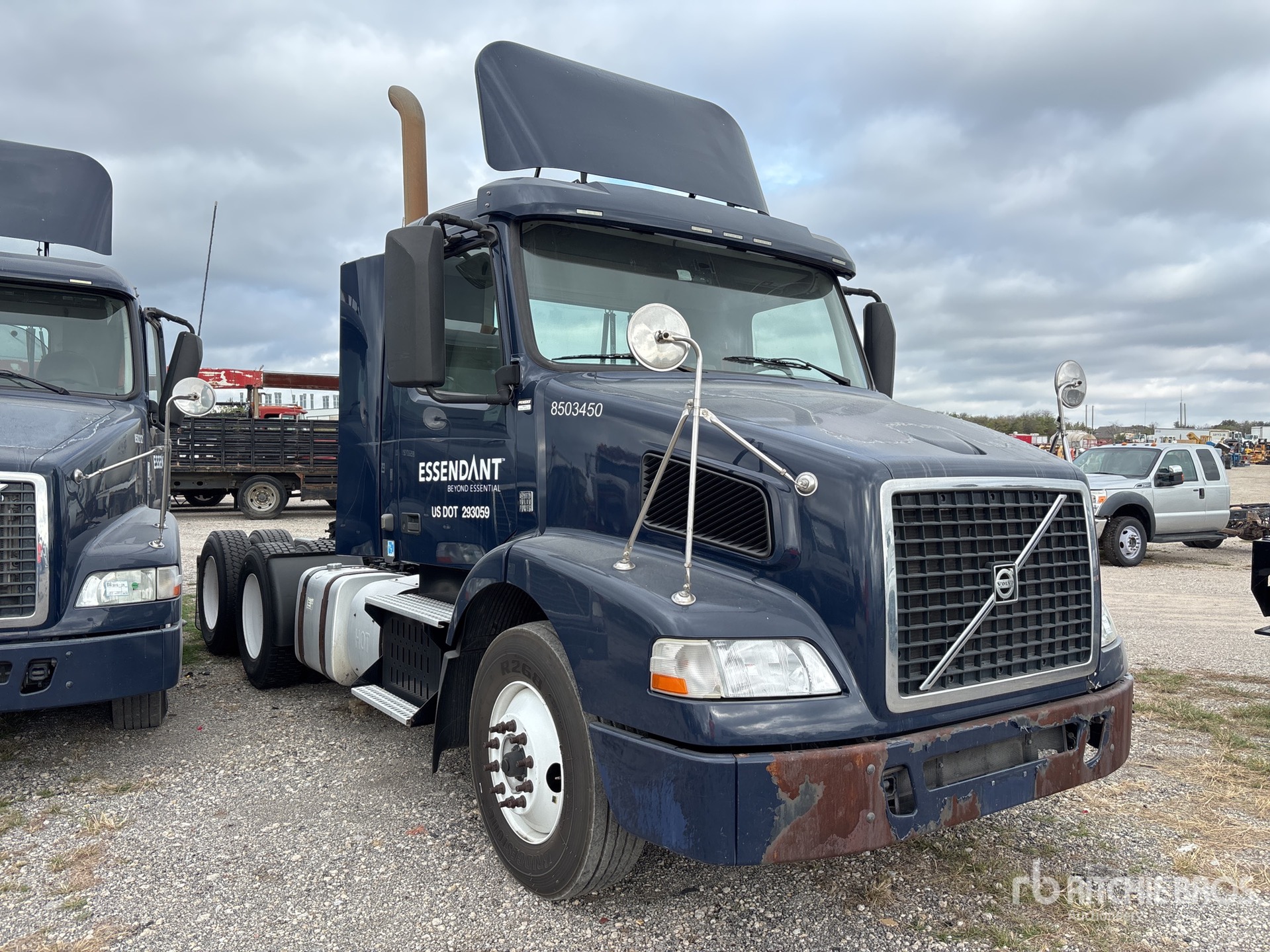 2014 Volvo VNM64T200