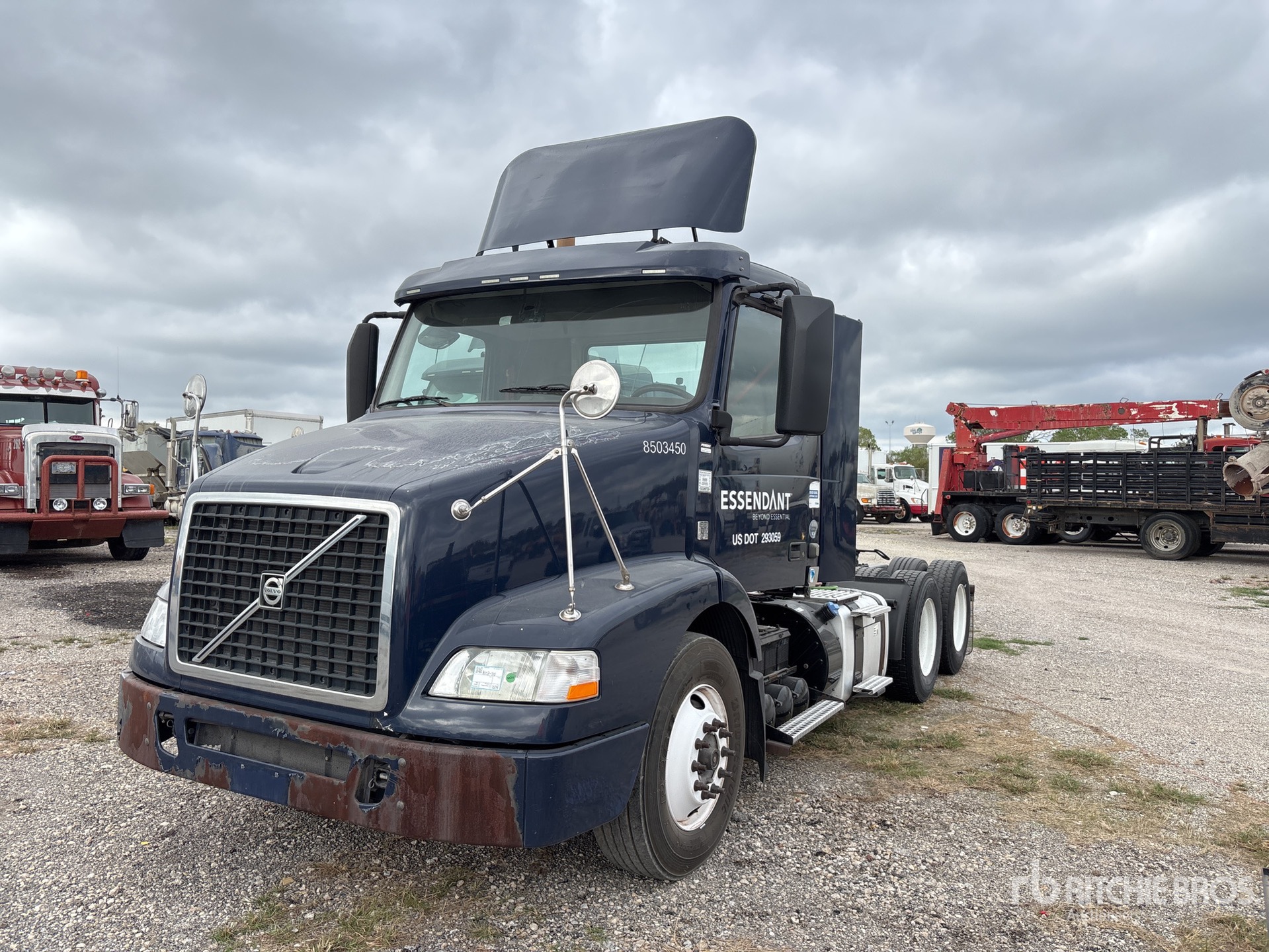 2014 Volvo VNM64T200