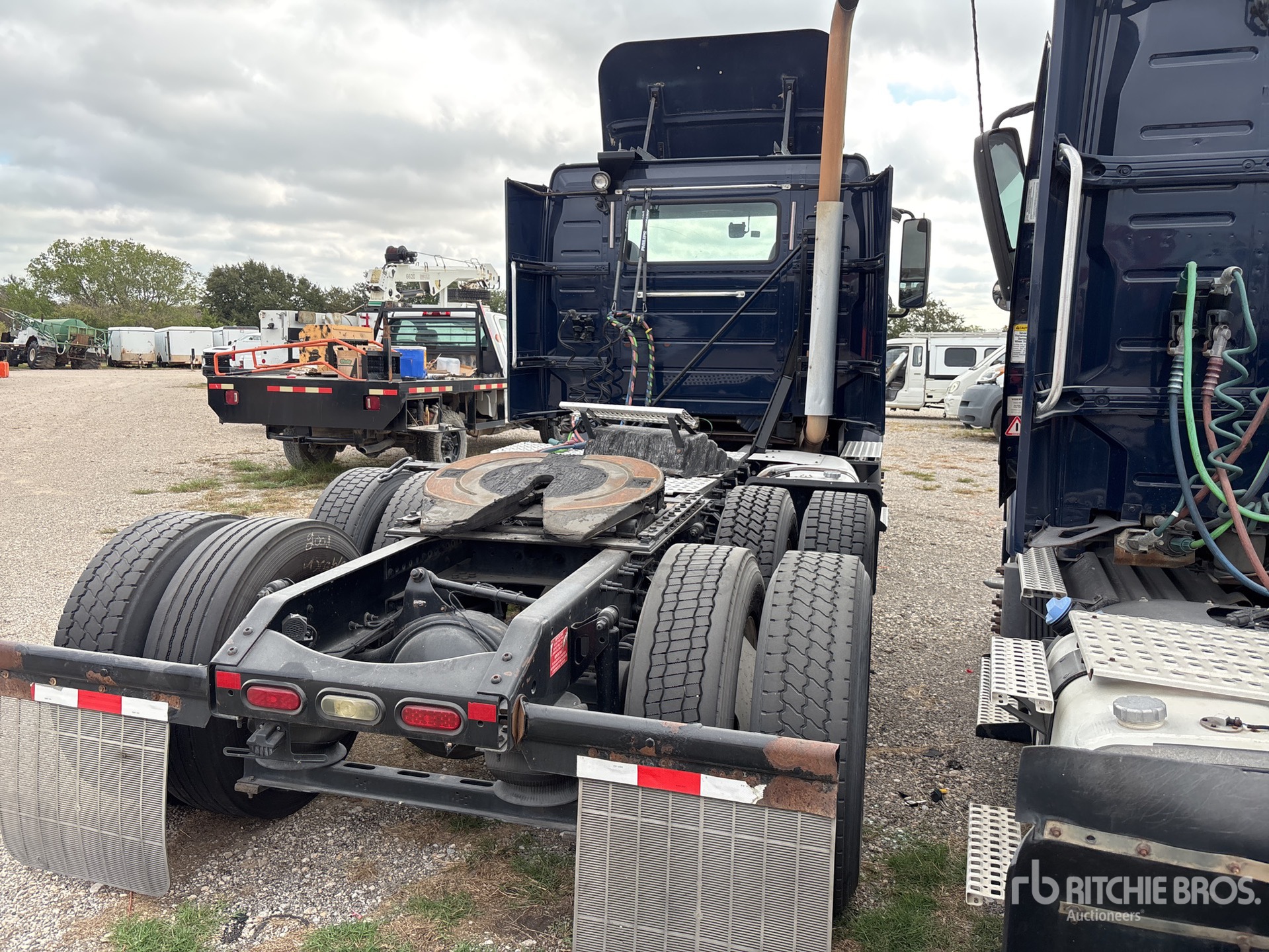 2014 Volvo VNM64T200