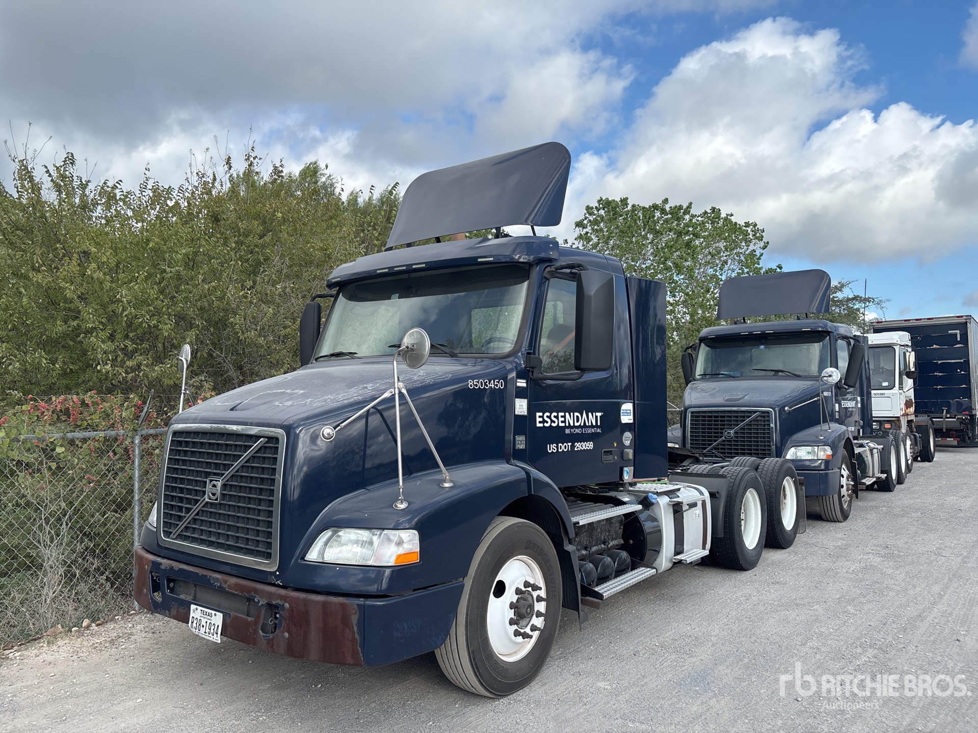 2014 Volvo VNM64T200