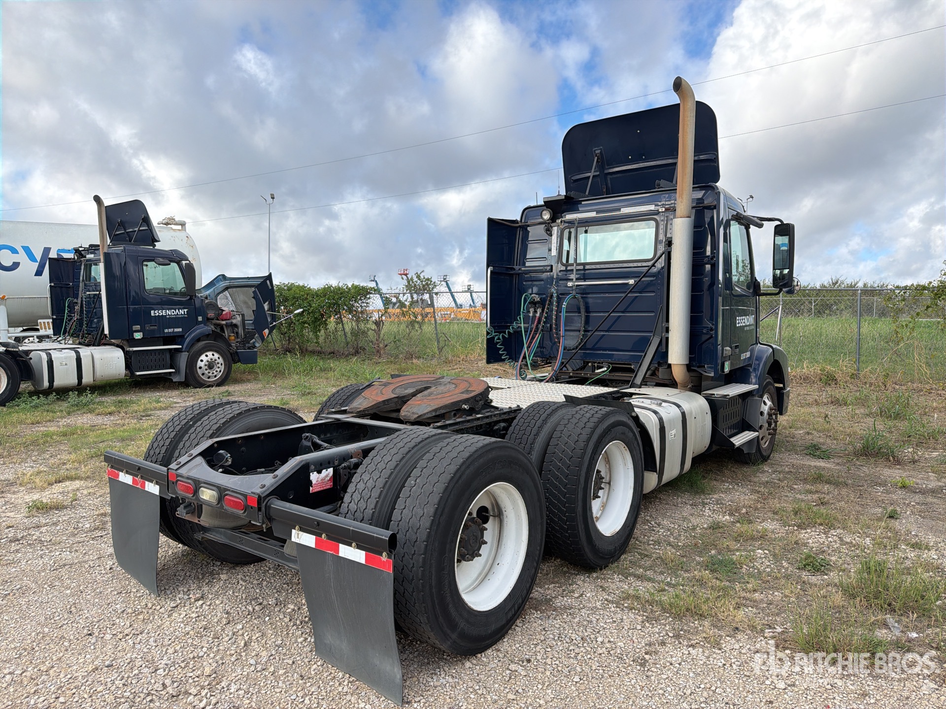 2013 Volvo VNM64T200