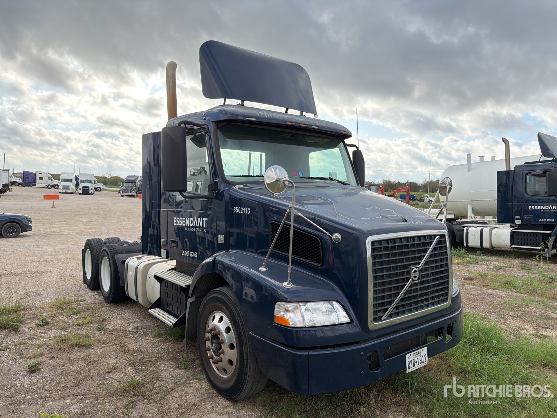 2013 Volvo VNM64T200