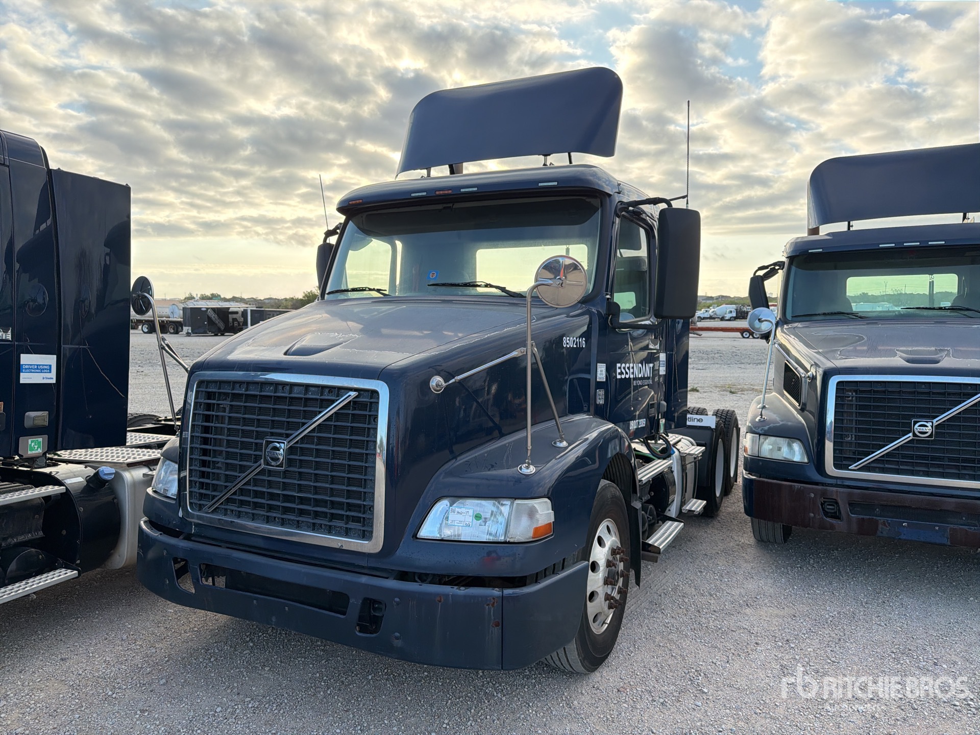2013 Volvo VNM64T200