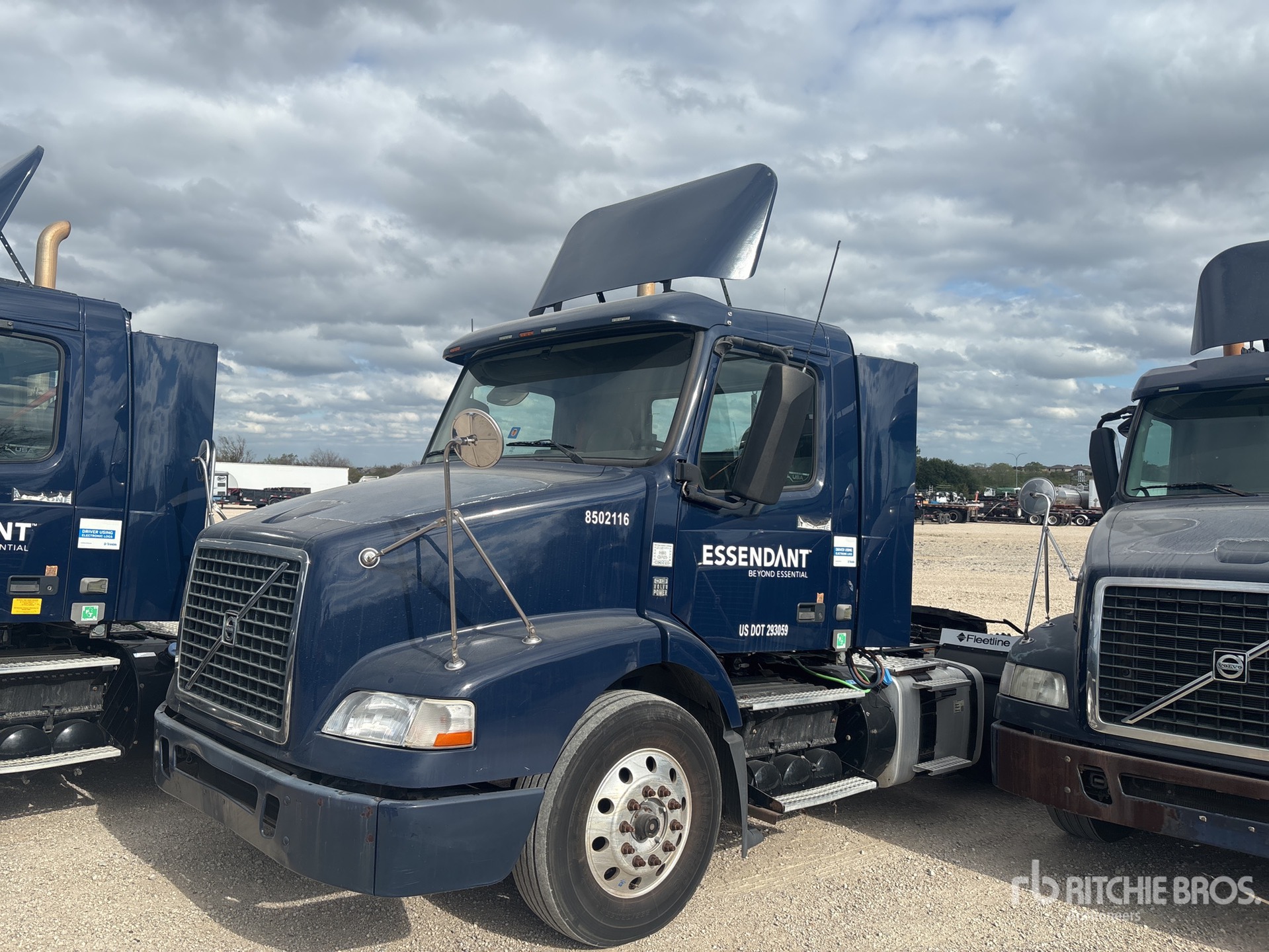 2013 Volvo VNM64T200