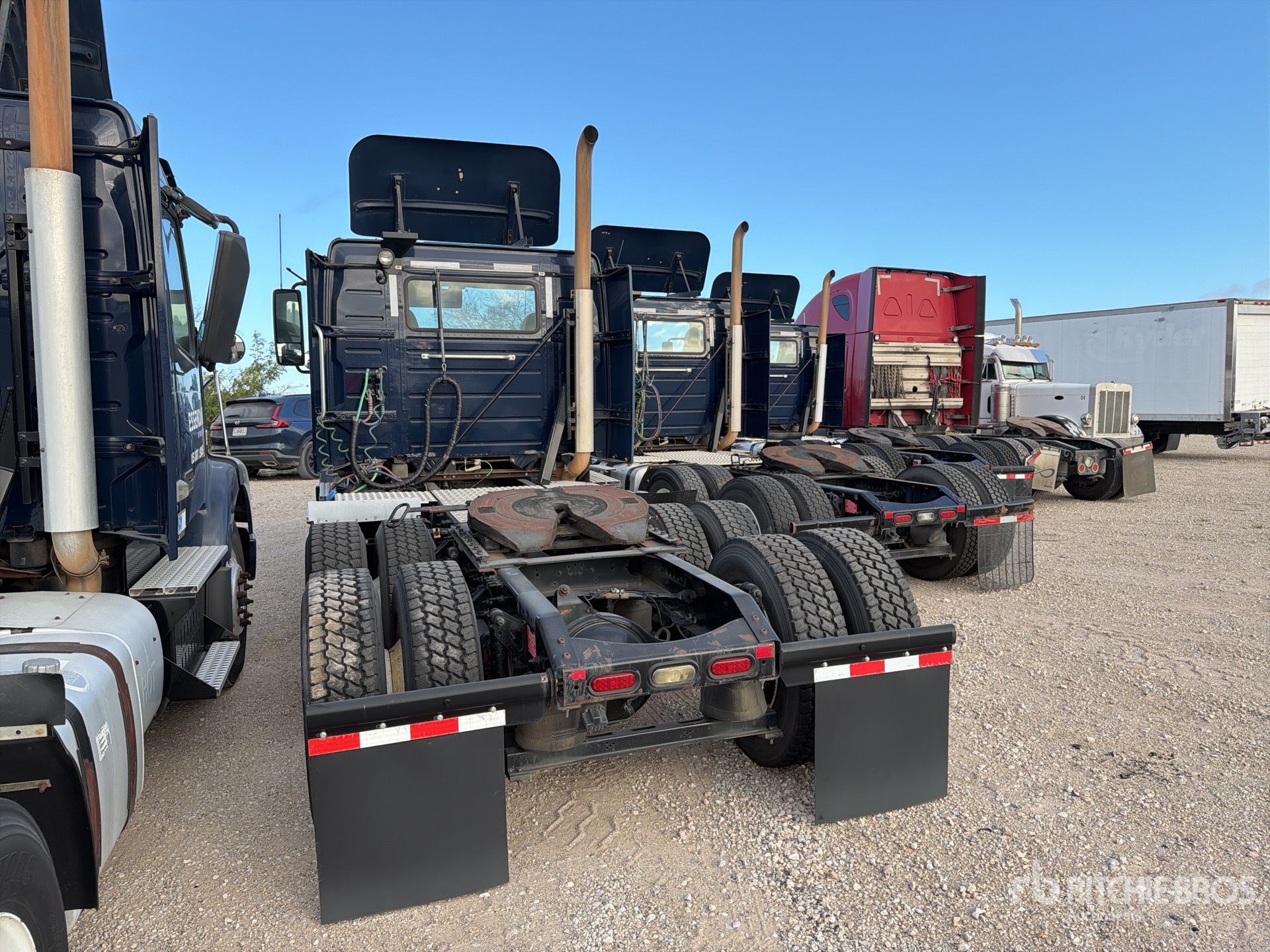 2013 Volvo VNM64T200