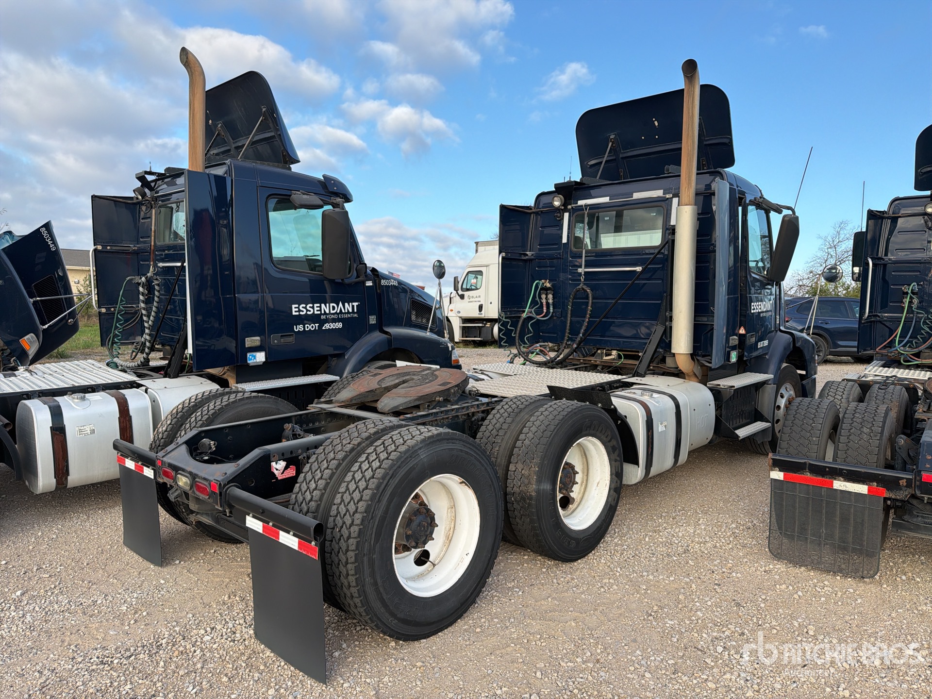 2013 Volvo VNM64T200