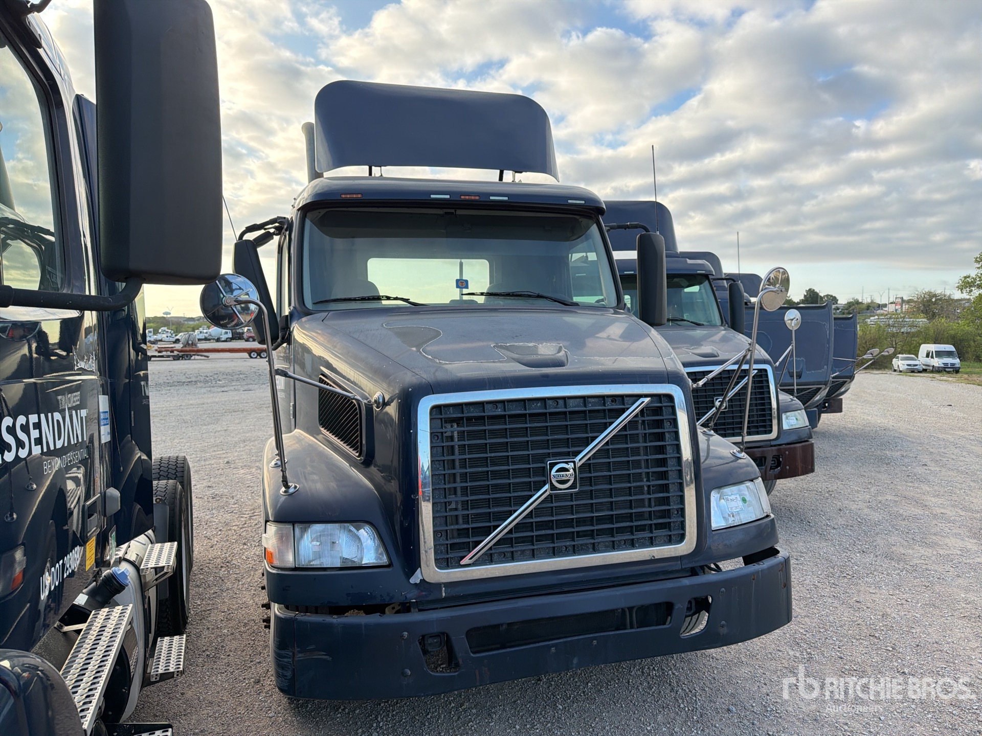2013 Volvo VNM64T200