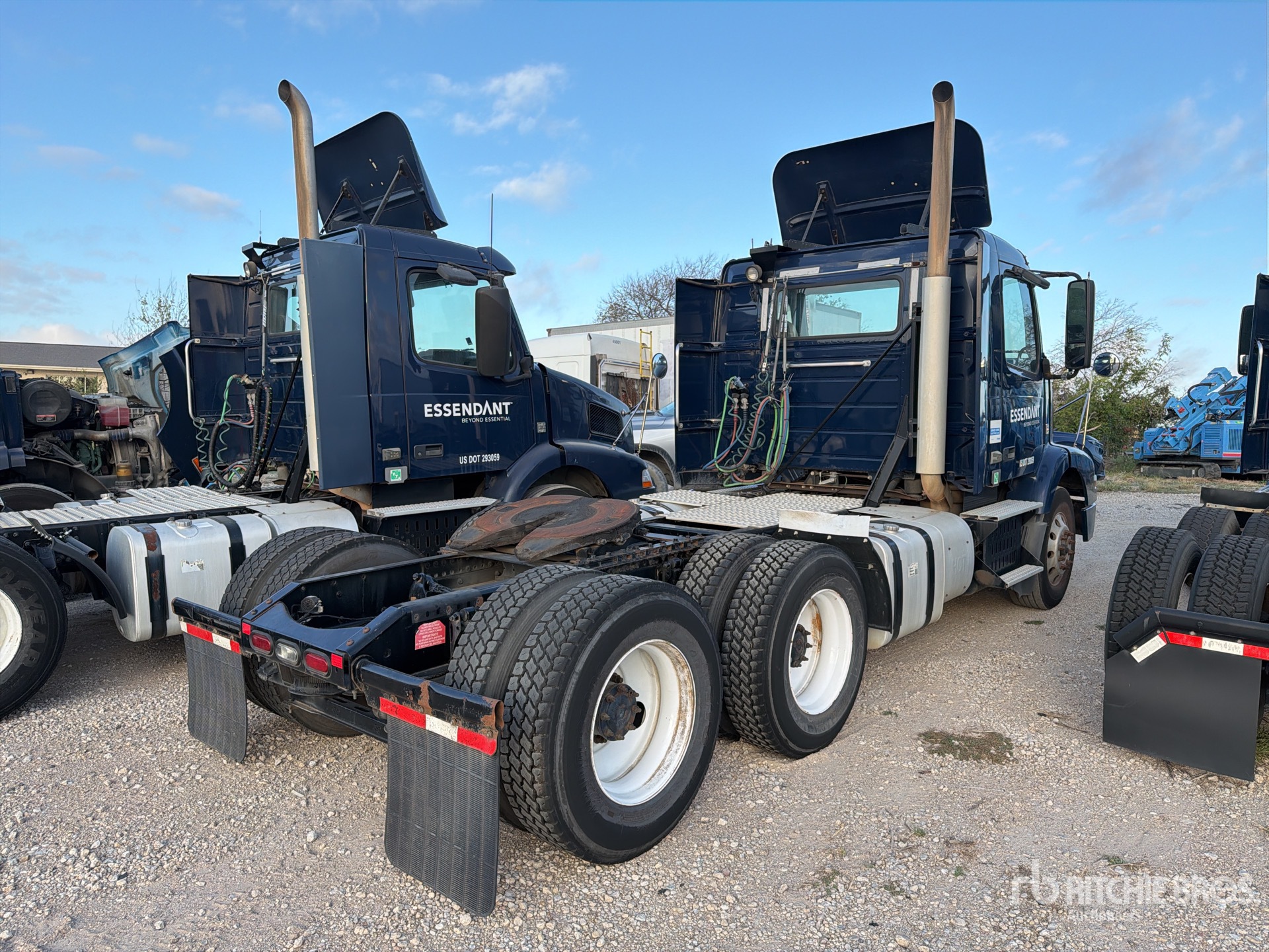 2013 Volvo VNM64T200