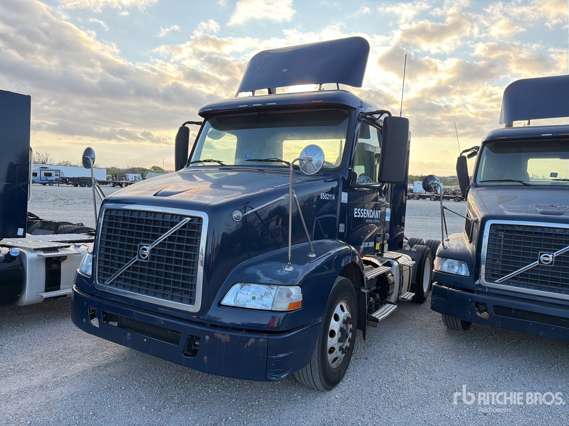 2013 Volvo VNM64T200