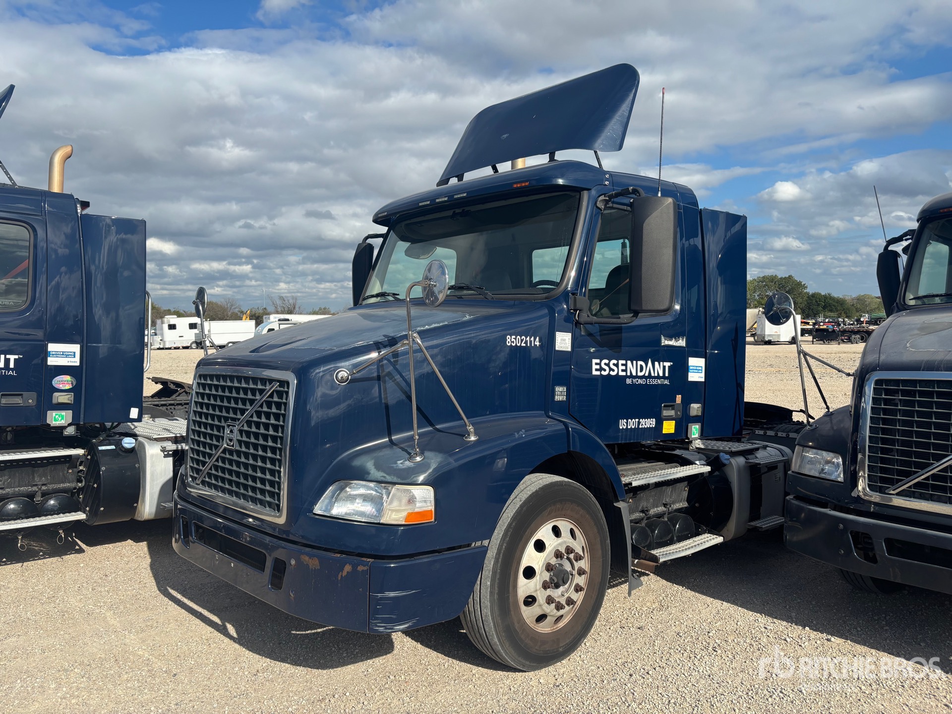 2013 Volvo VNM64T200