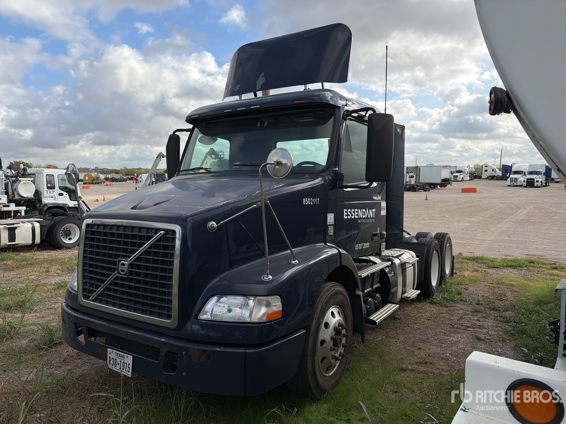 2013 Volvo VNM64T200