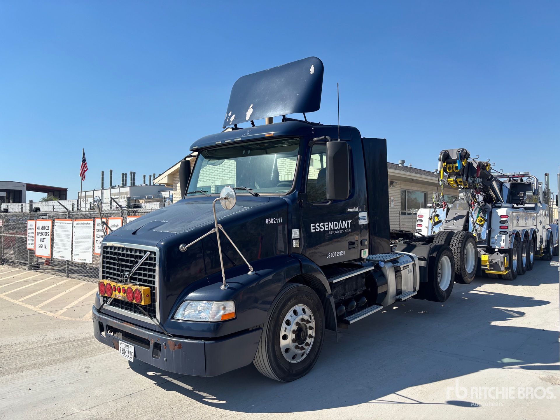 2013 Volvo VNM64T200