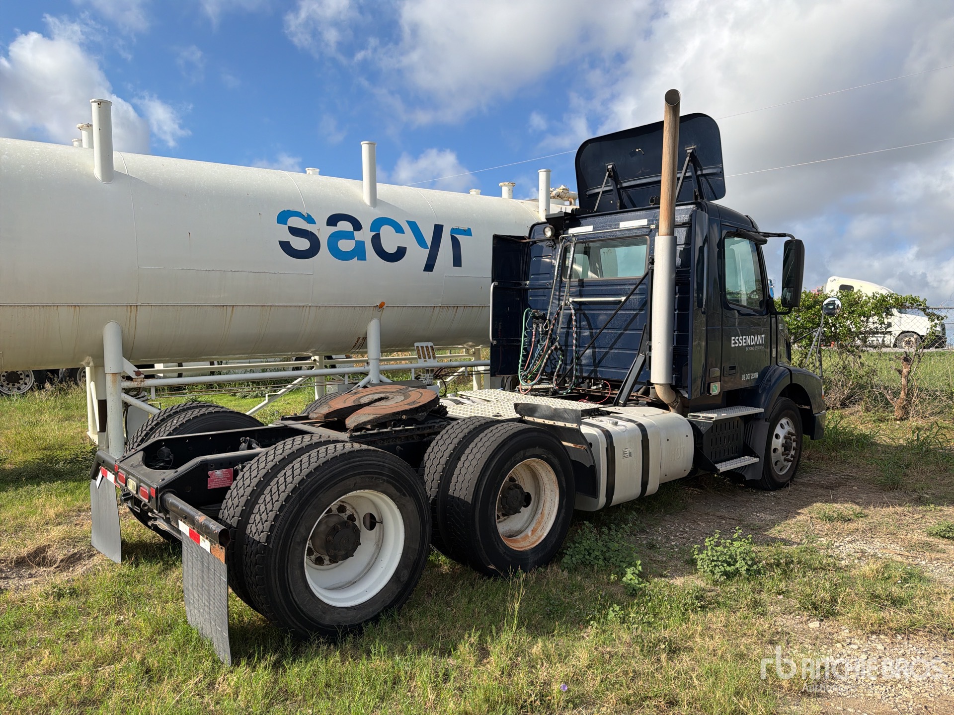 2013 Volvo VNM64T200