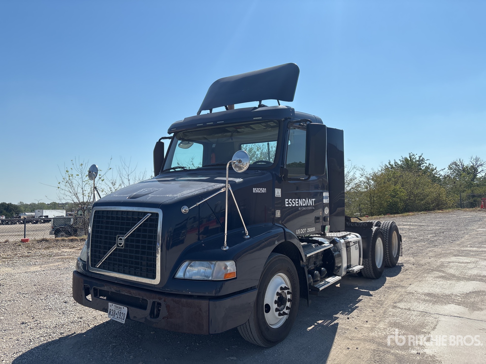 2014 Volvo VNM64T200