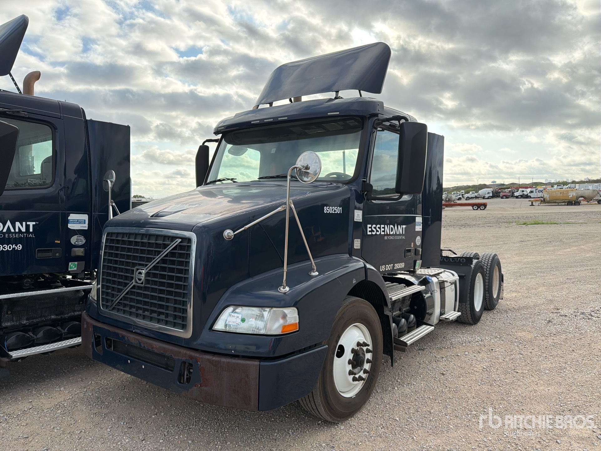 2014 Volvo VNM64T200
