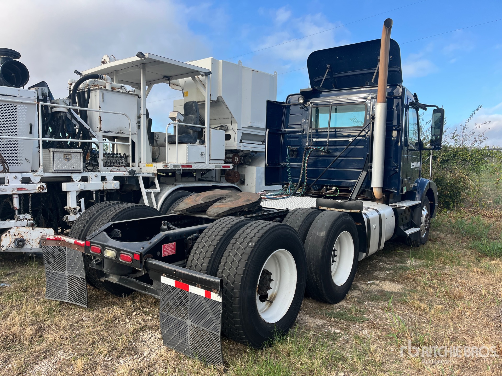2014 Volvo VNM64T200