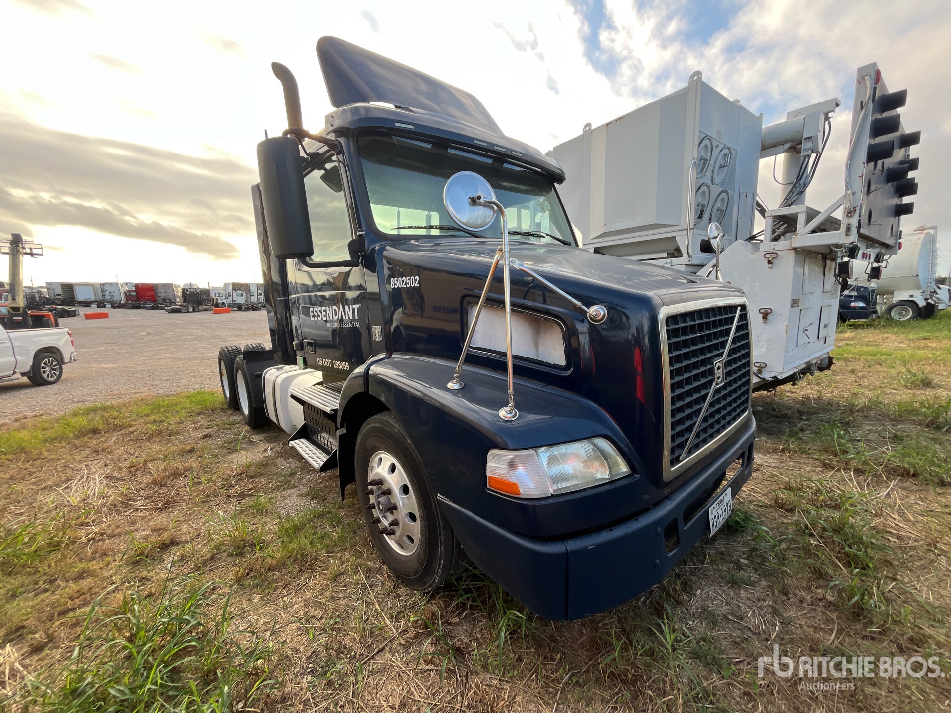 2014 Volvo VNM64T200