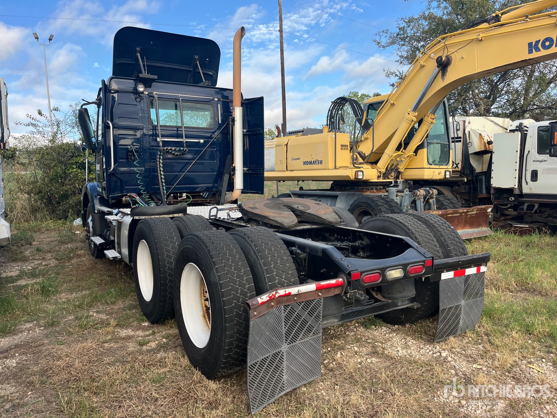 2014 Volvo VNM64T200