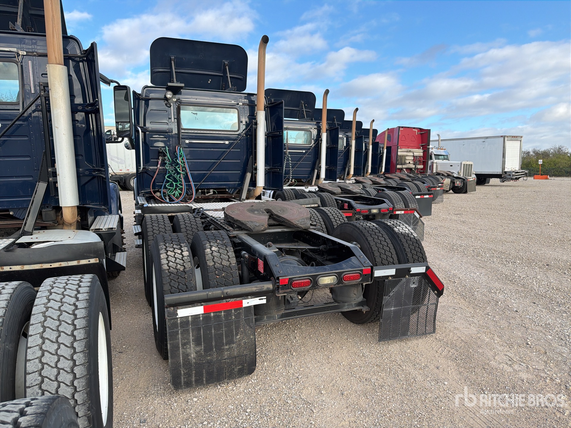 2014 Volvo VNM64T200