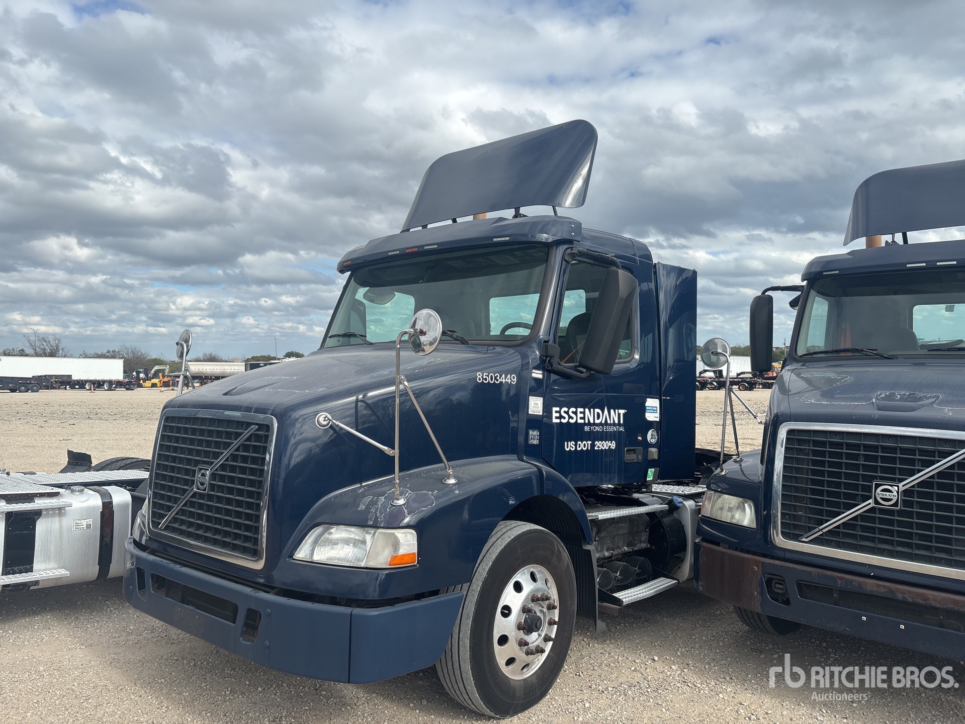 2014 Volvo VNM64T200