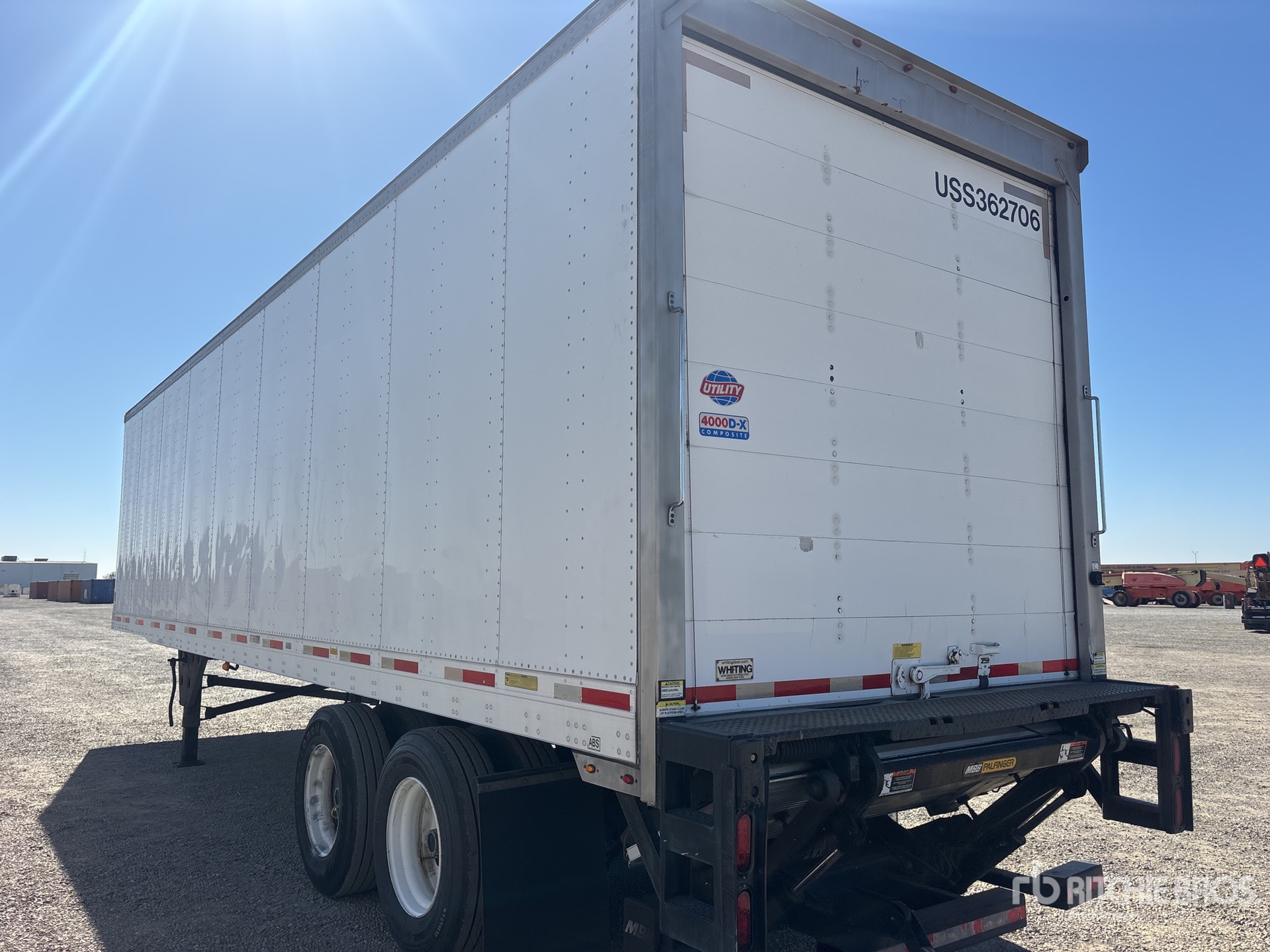 2014 Utility 36 ft x 102 in T/A