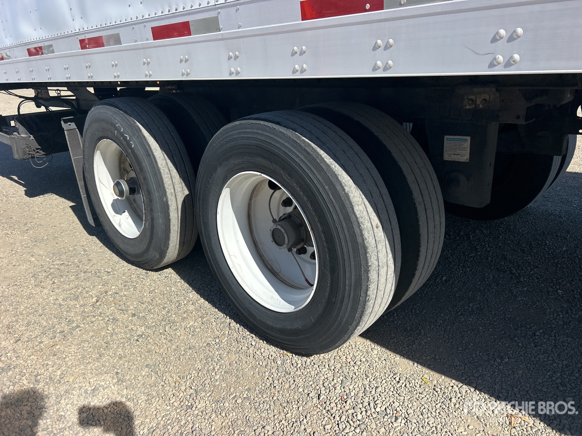 2014 Utility 48 ft x 102 in T/A