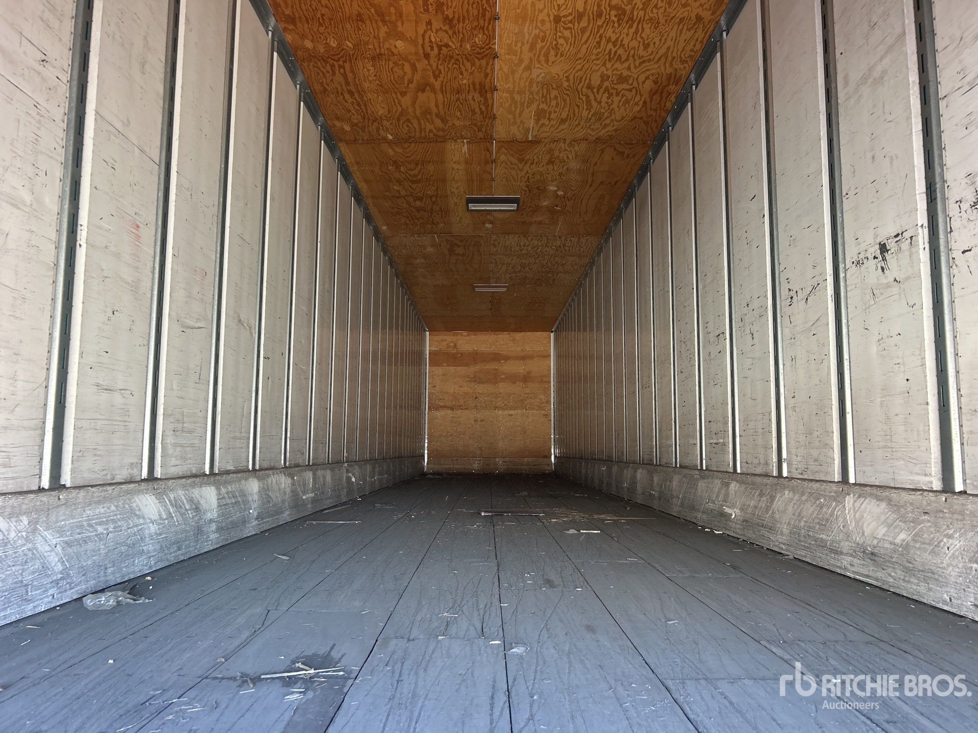 2014 Utility 48 ft x 102 in T/A