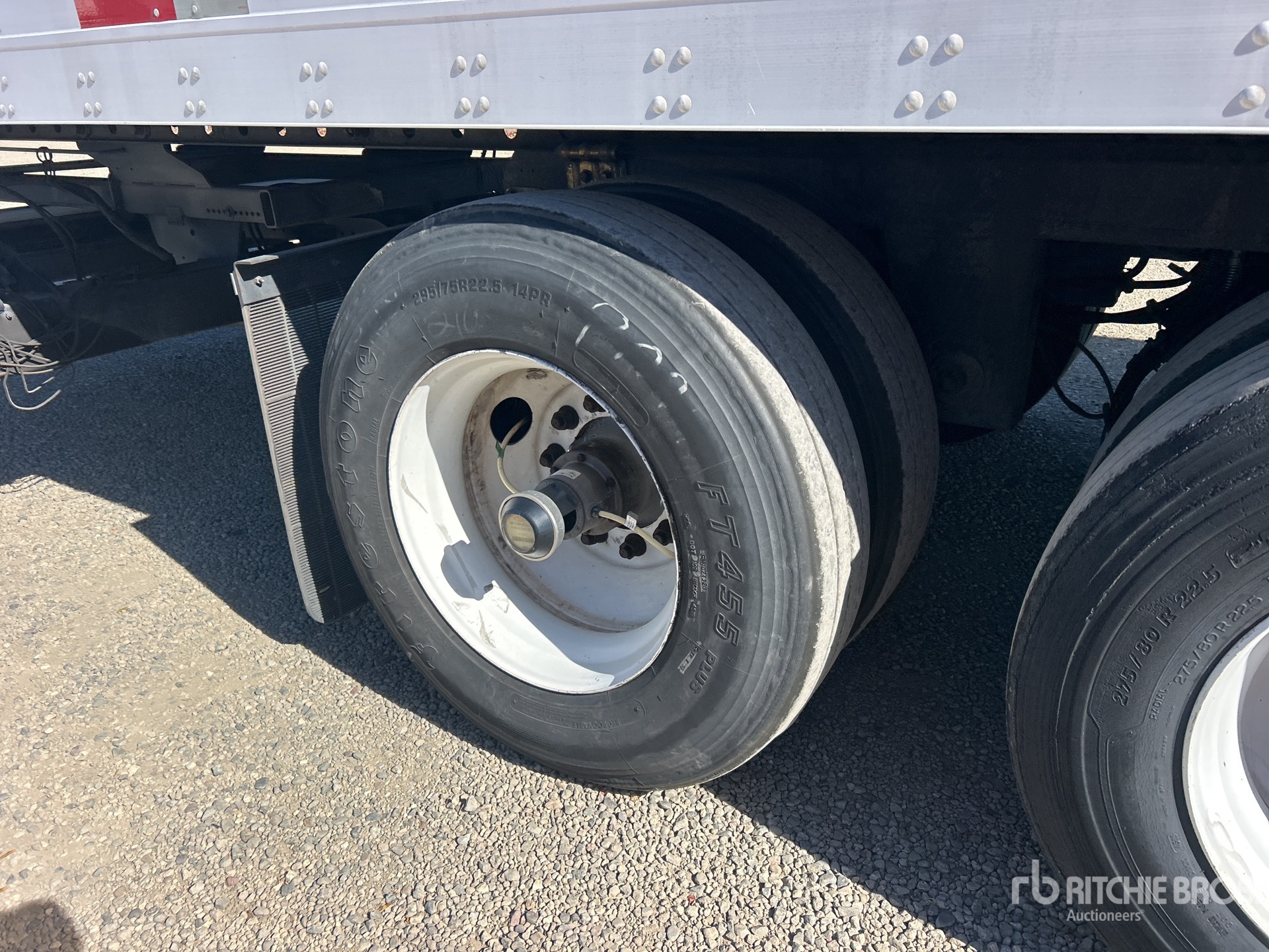 2014 Utility 48 ft x 102 in T/A