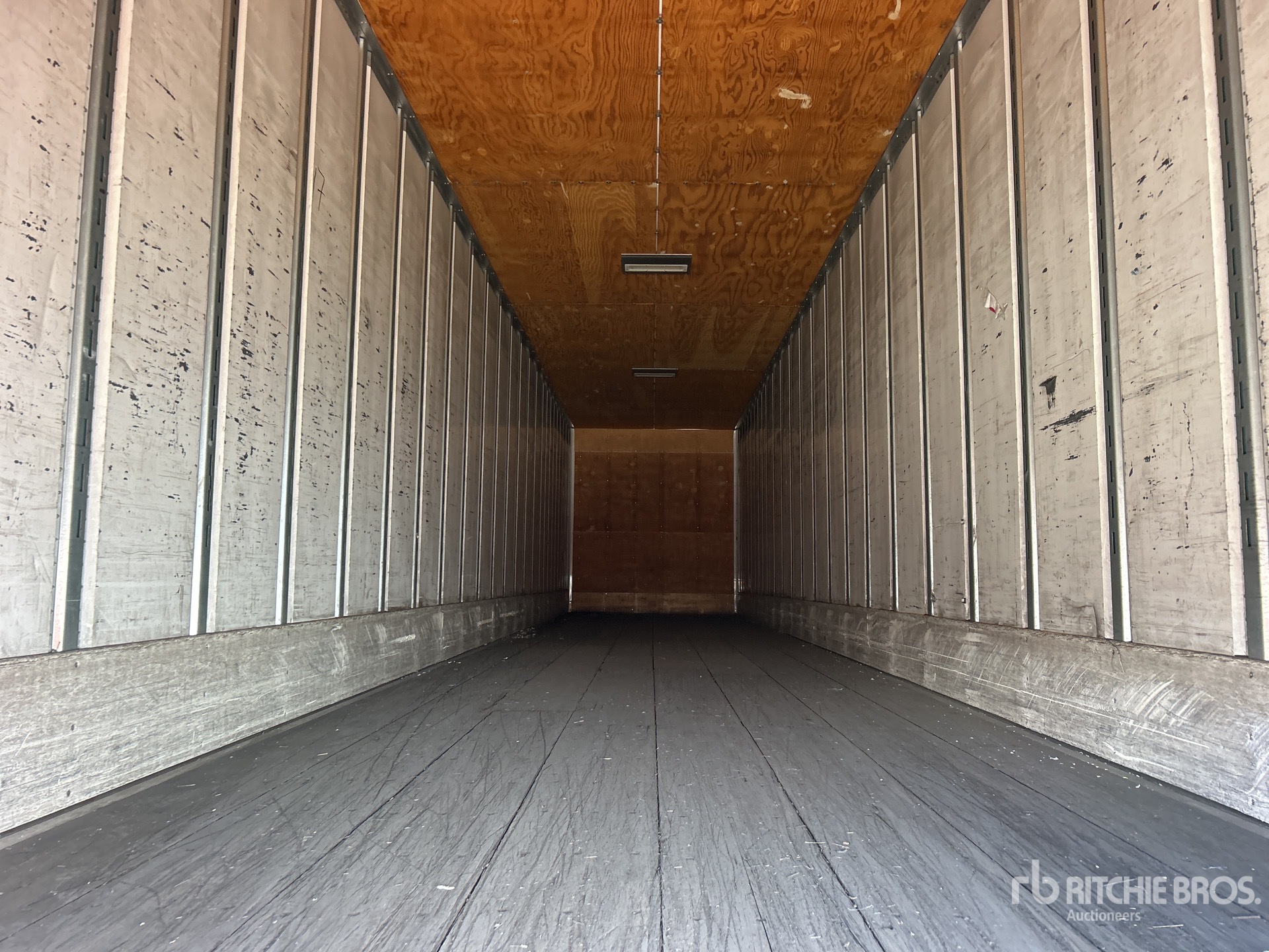 2014 Utility 48 ft x 102 in T/A