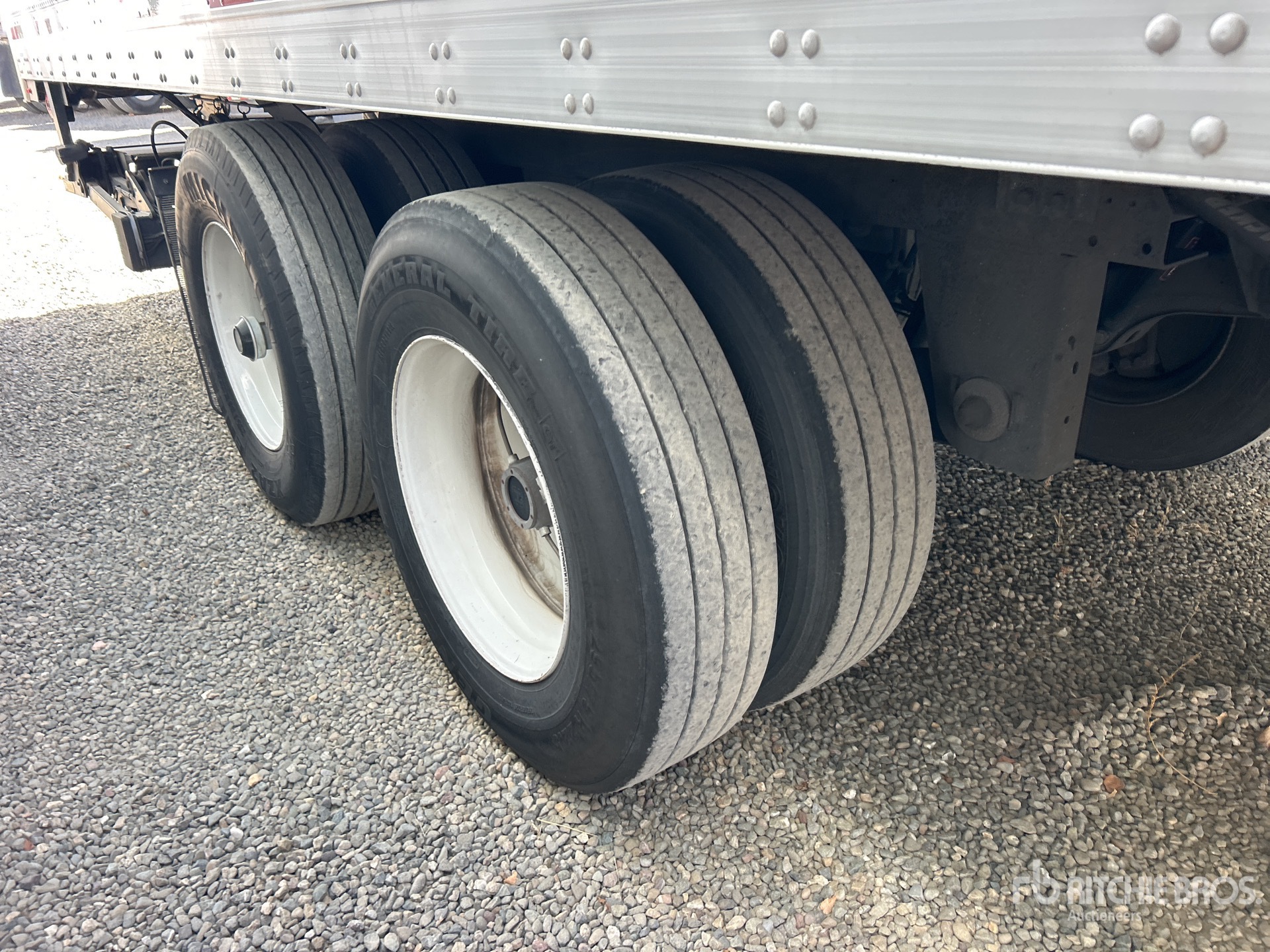 2014 Utility 48 ft x 102 in T/A