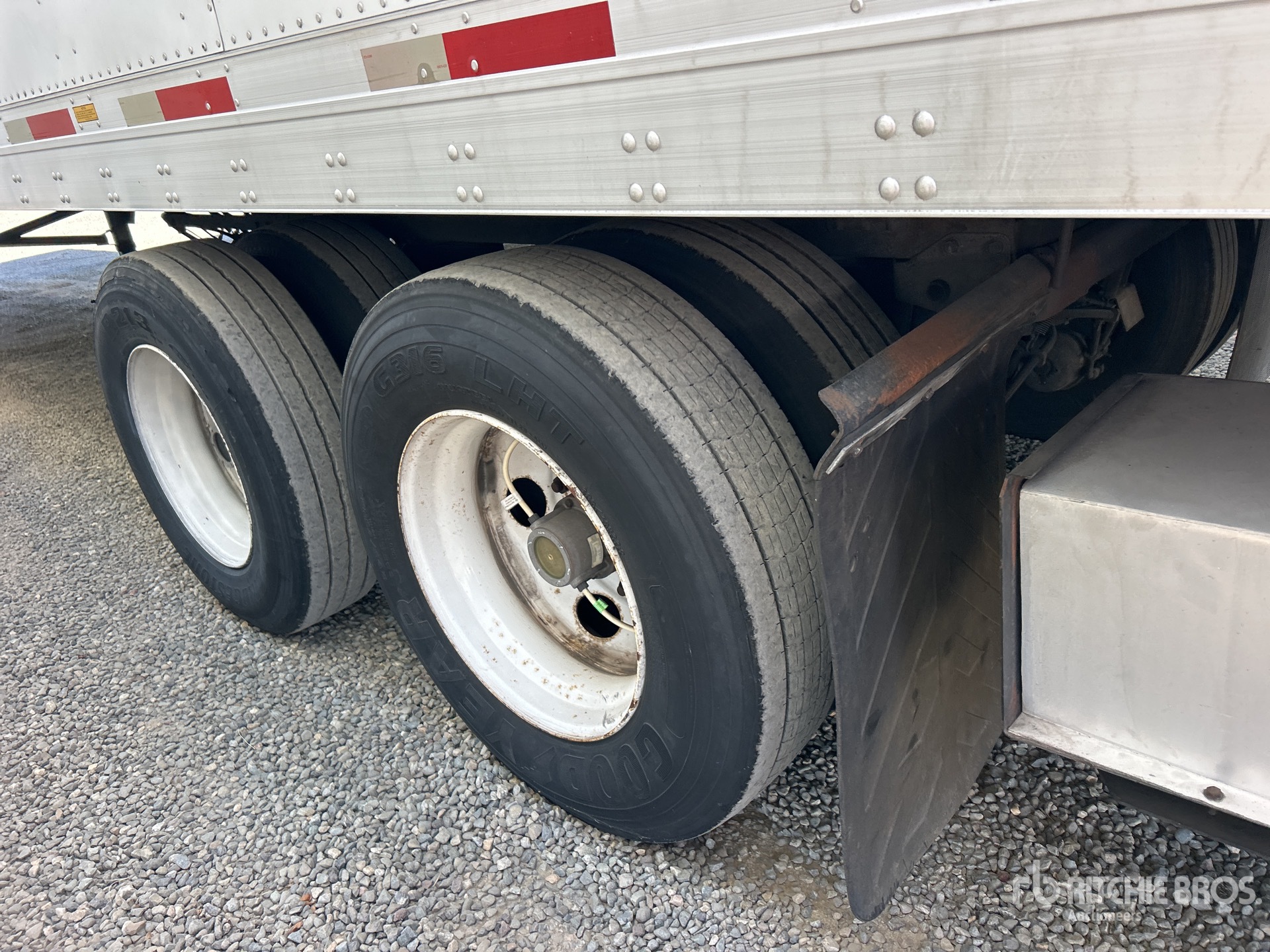 2014 Utility 48 ft x 102 in T/A