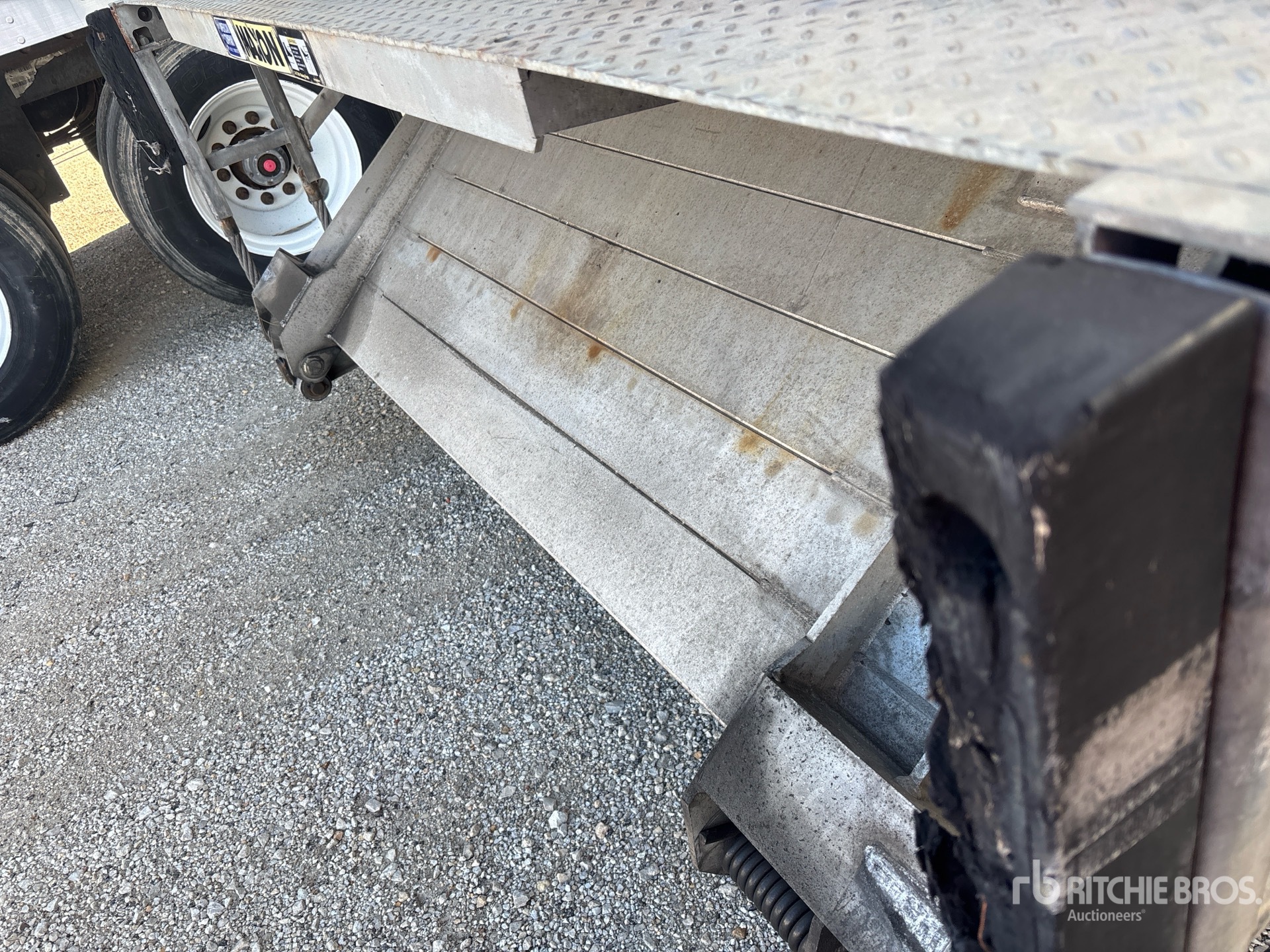 2015 Utility 36 ft T/A