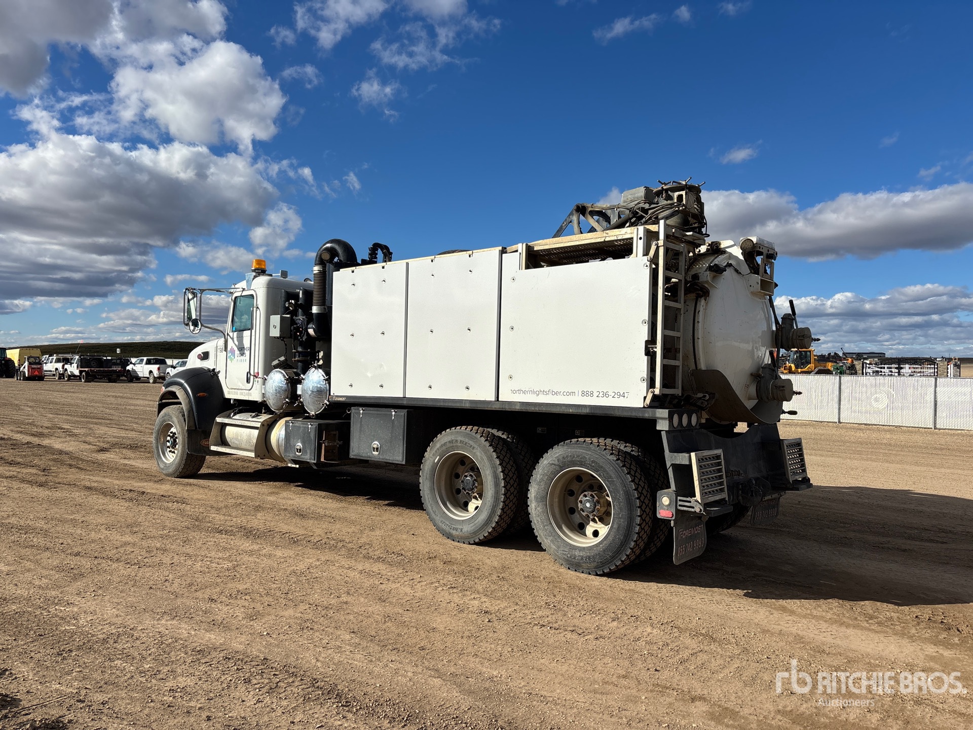 2018 Peterbilt 348