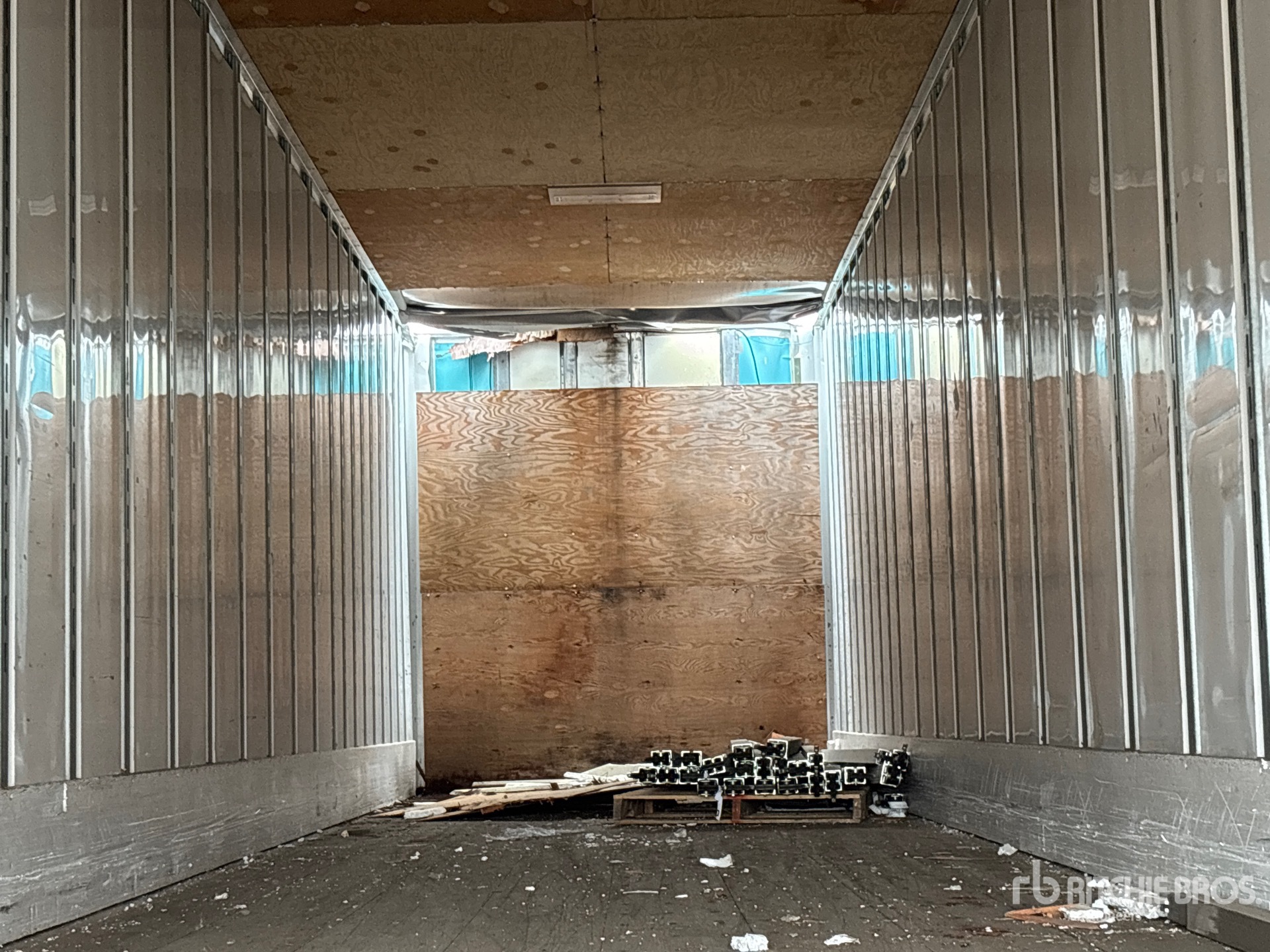 2013 Utility 48 ft x 102 in T/A (Inoperable)