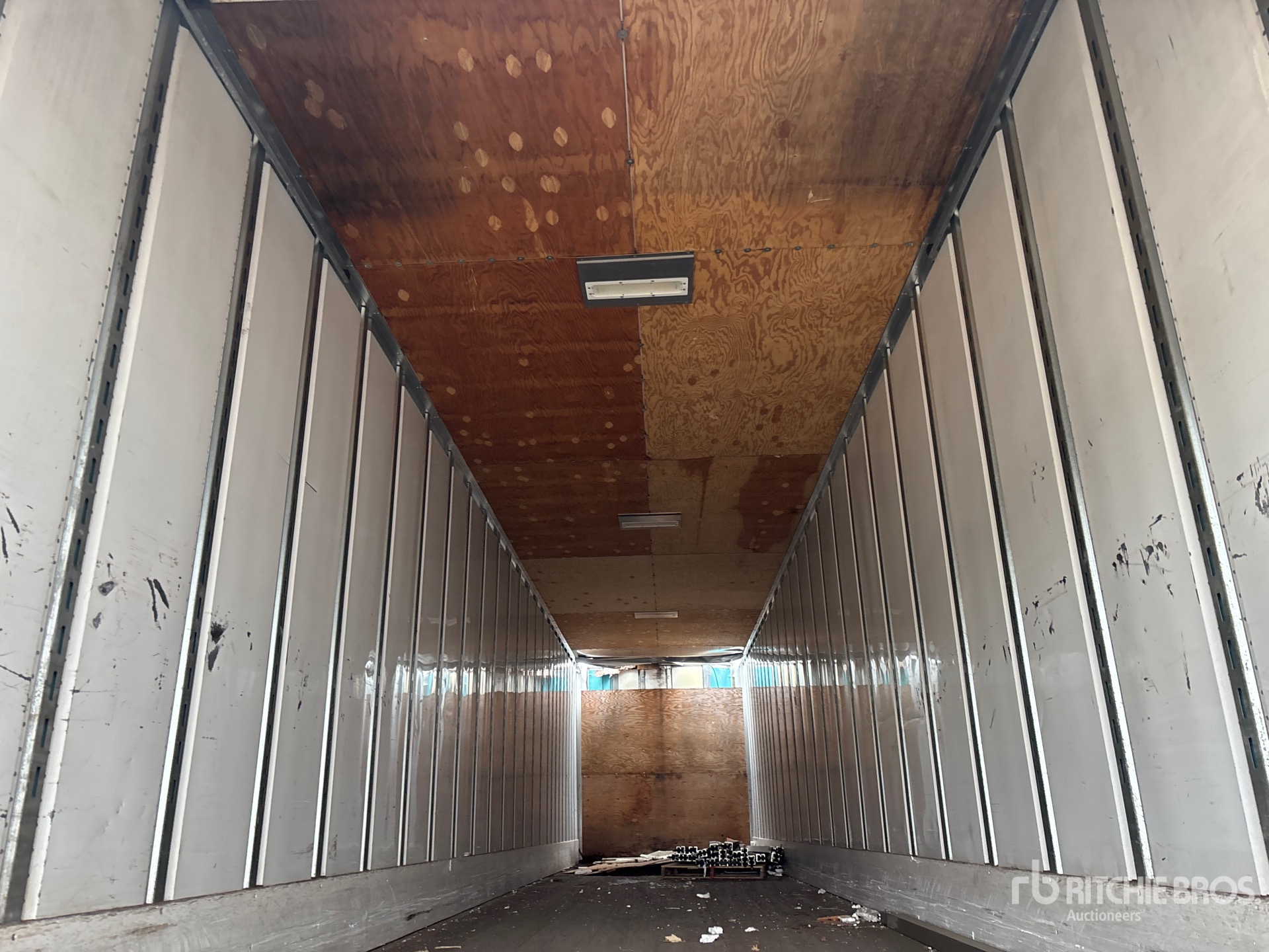 2013 Utility 48 ft x 102 in T/A (Inoperable)