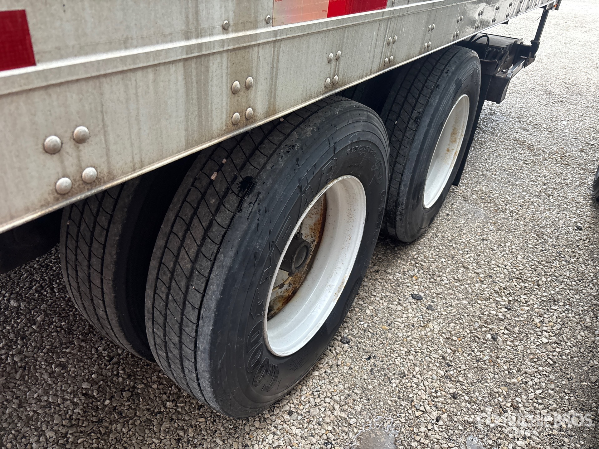 2013 Utility 48 ft x 102 in T/A (Inoperable)