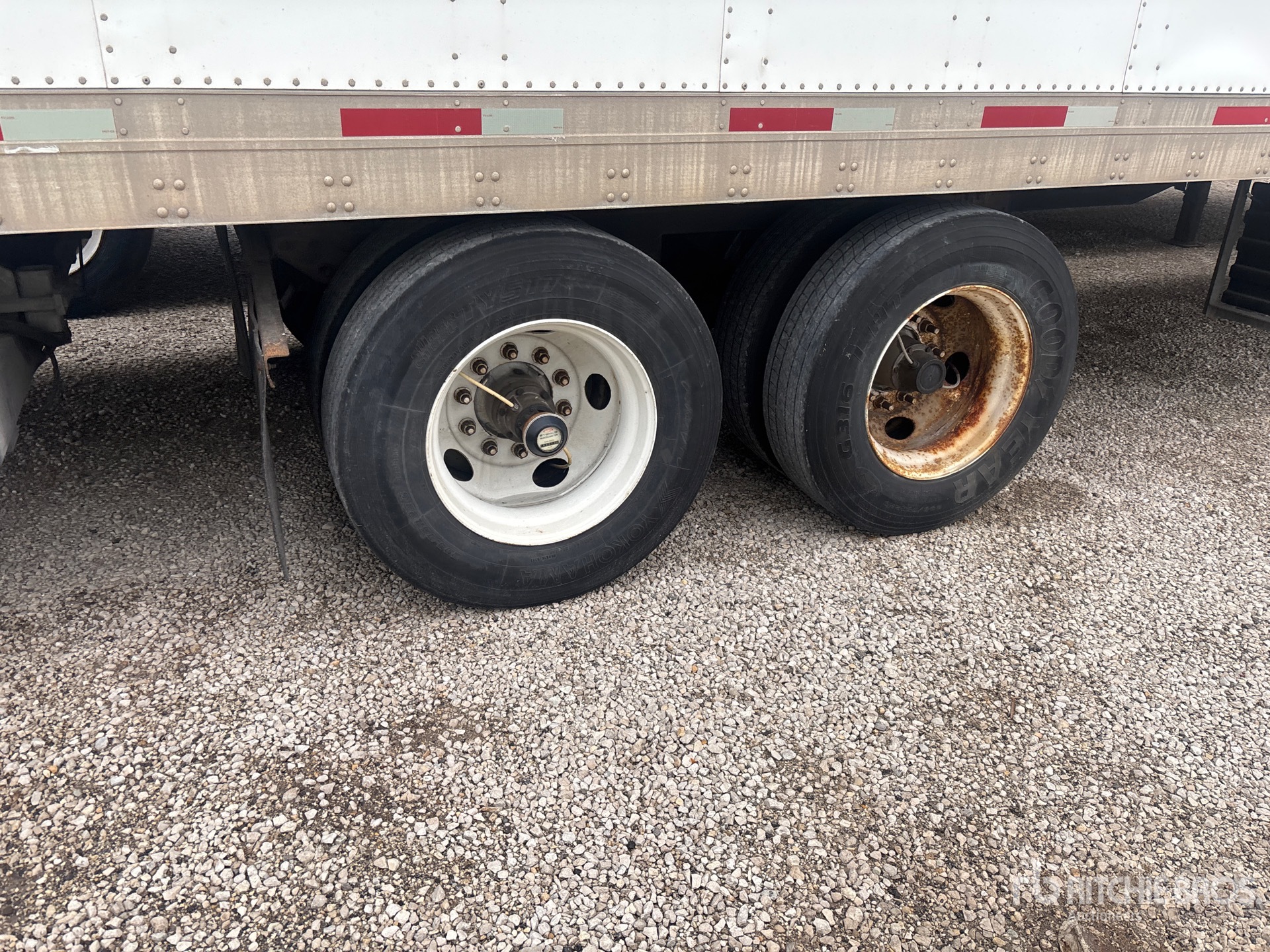 2013 Utility 48 ft x 102 in T/A