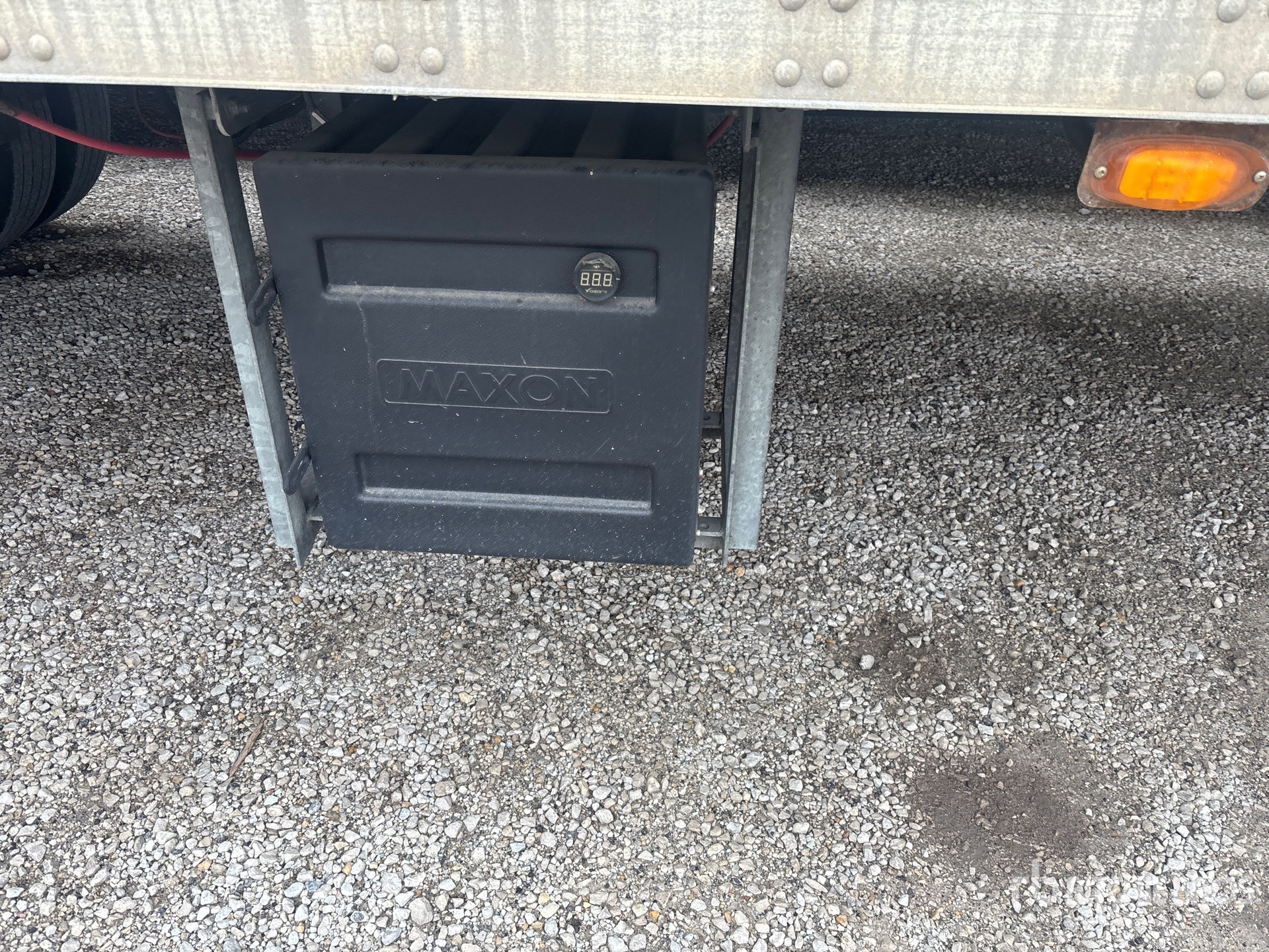 2013 Utility 48 ft x 102 in T/A