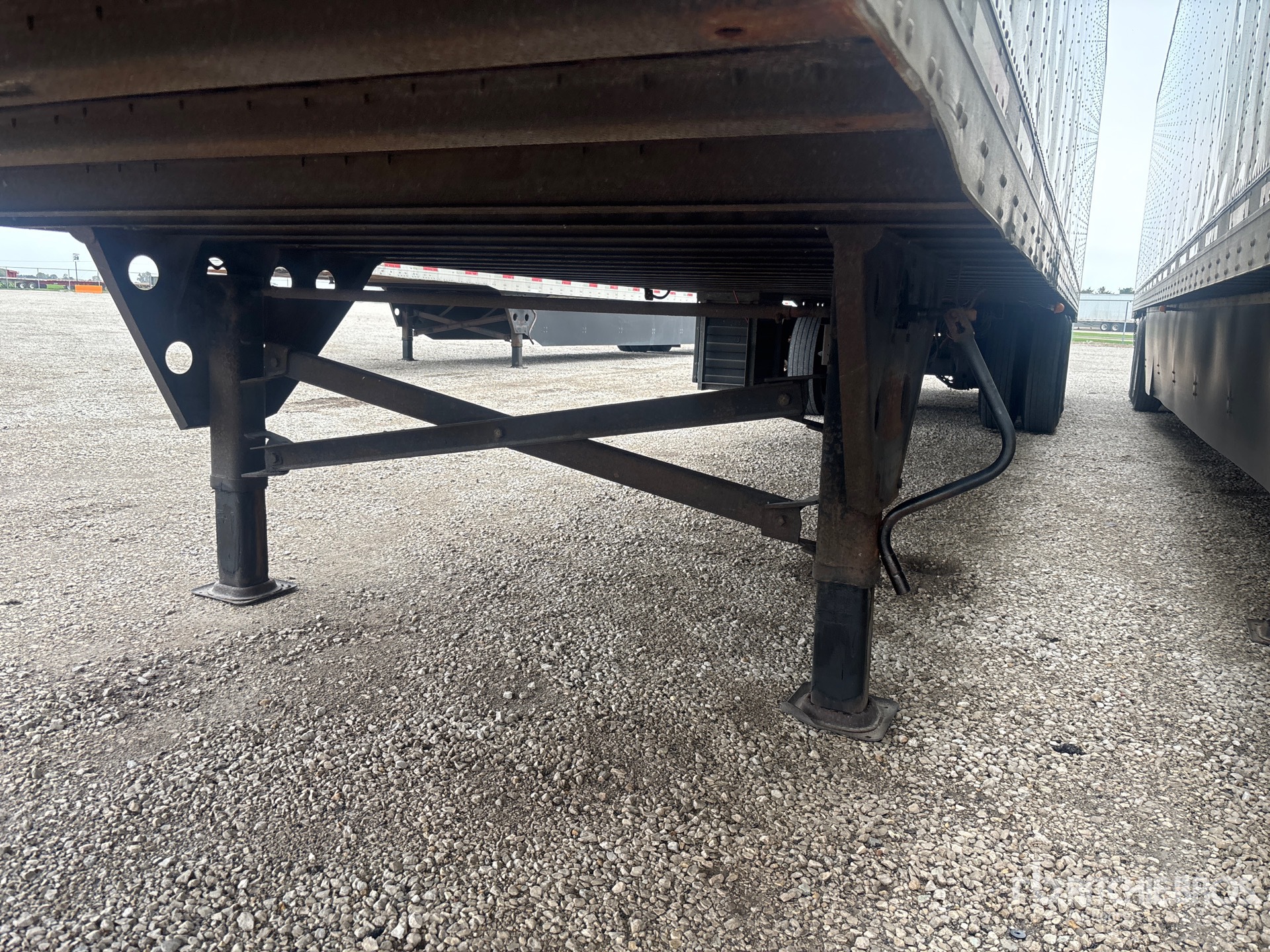 2013 Utility 48 ft x 102 in T/A