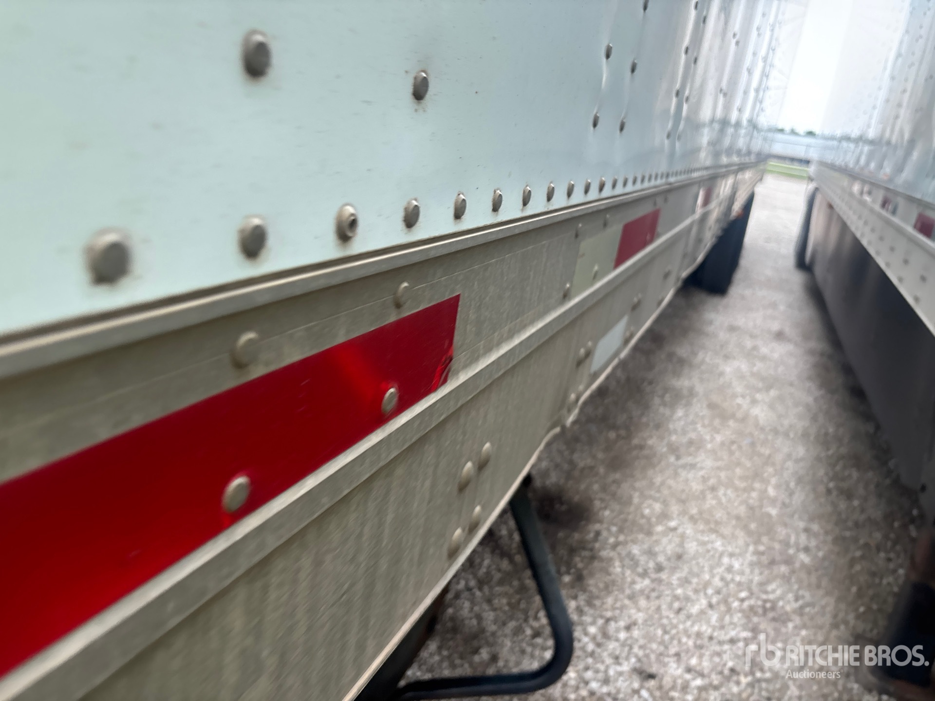 2013 Utility 48 ft x 102 in T/A