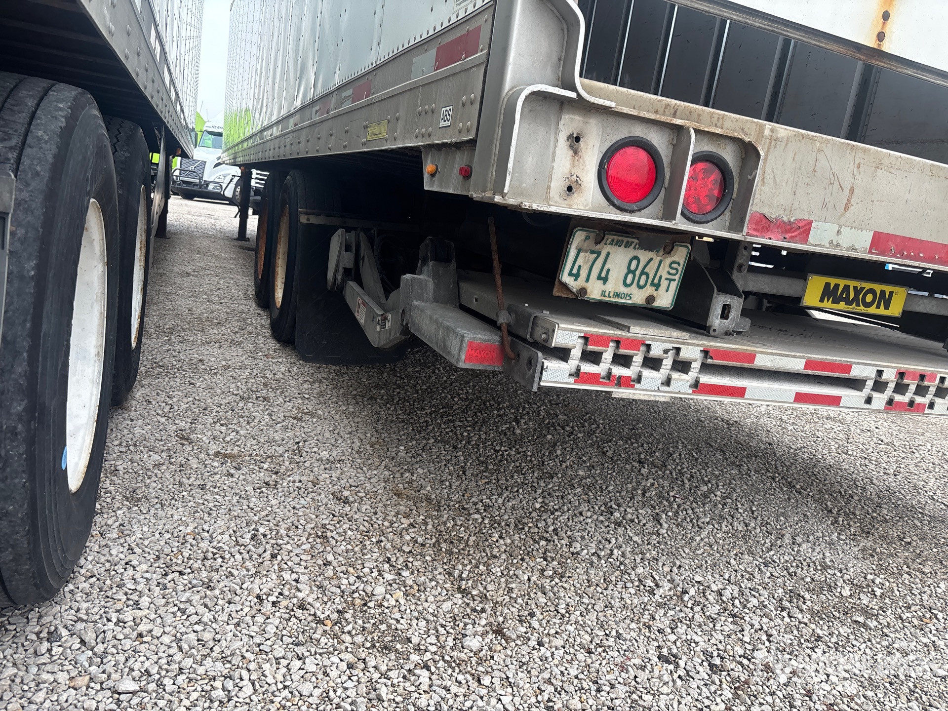 2013 Utility 48 ft x 102 in T/A