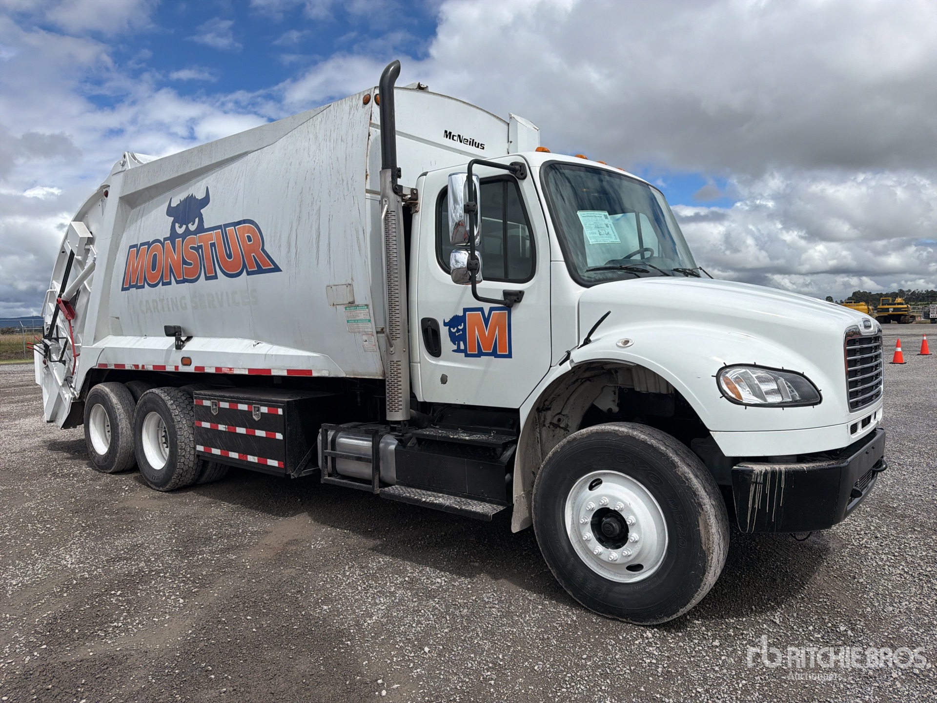 2013 Freightliner M2 106
