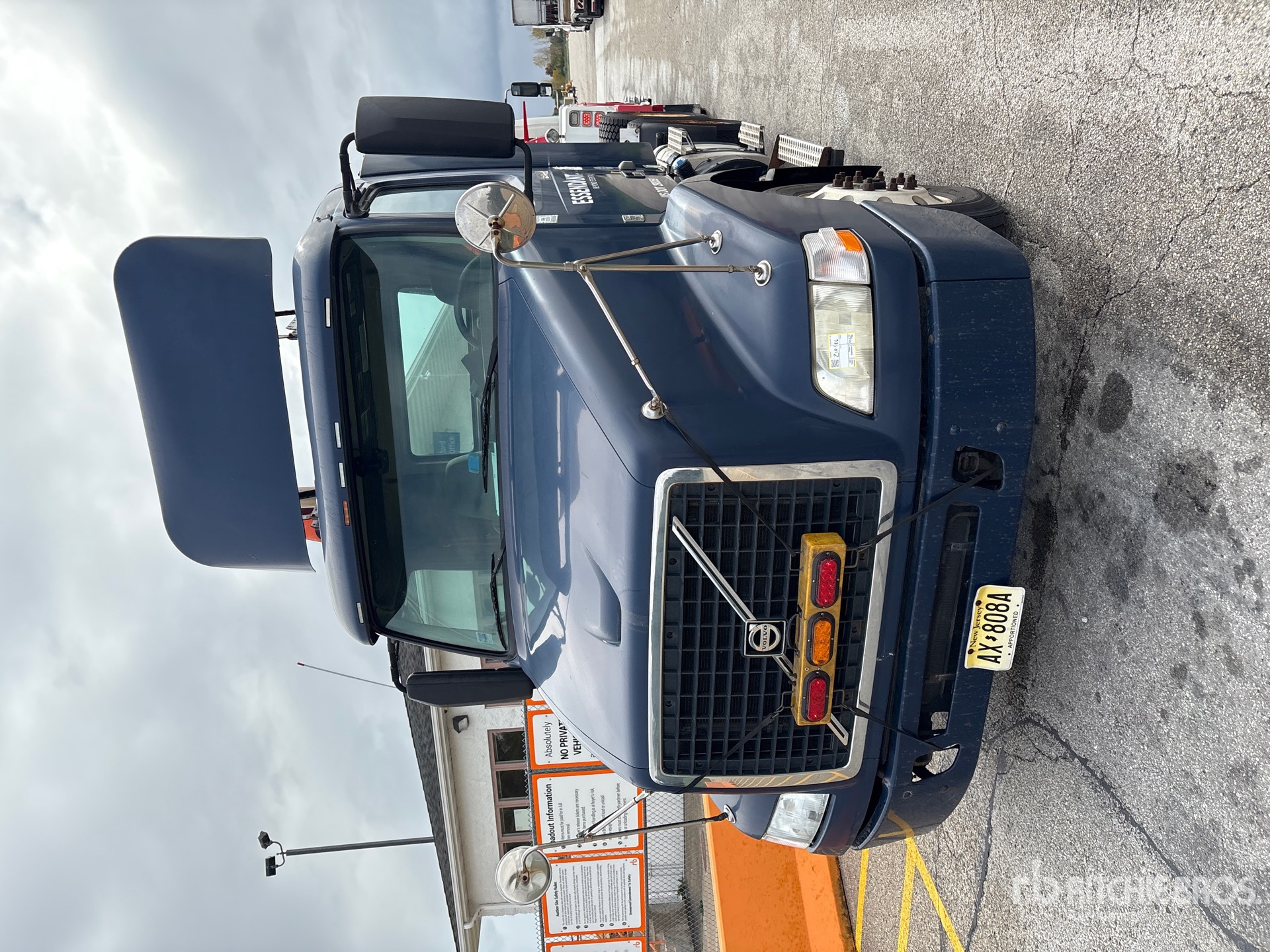 2013 Volvo VNM