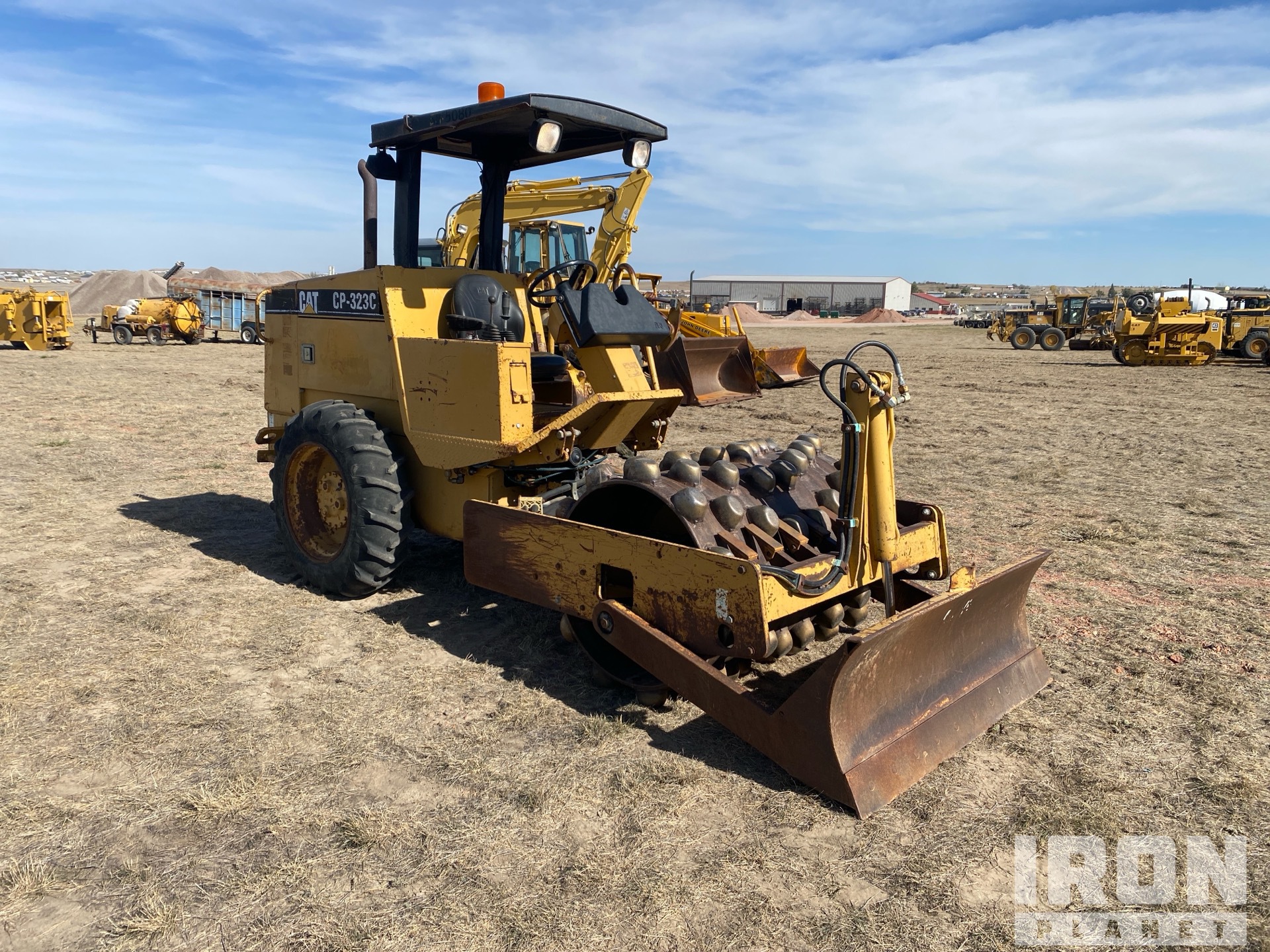 2000 Caterpillar CP-323C