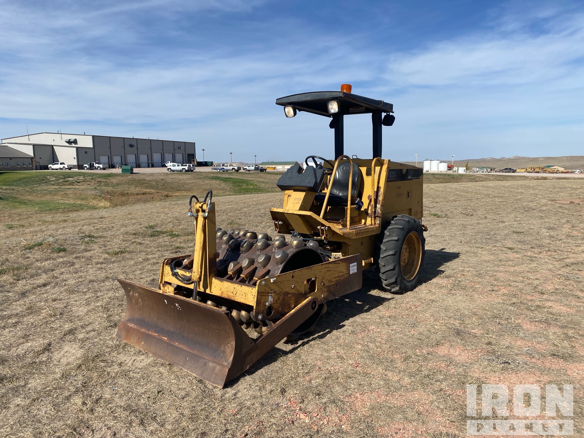 Photo of 2000 Caterpillar CP-323C