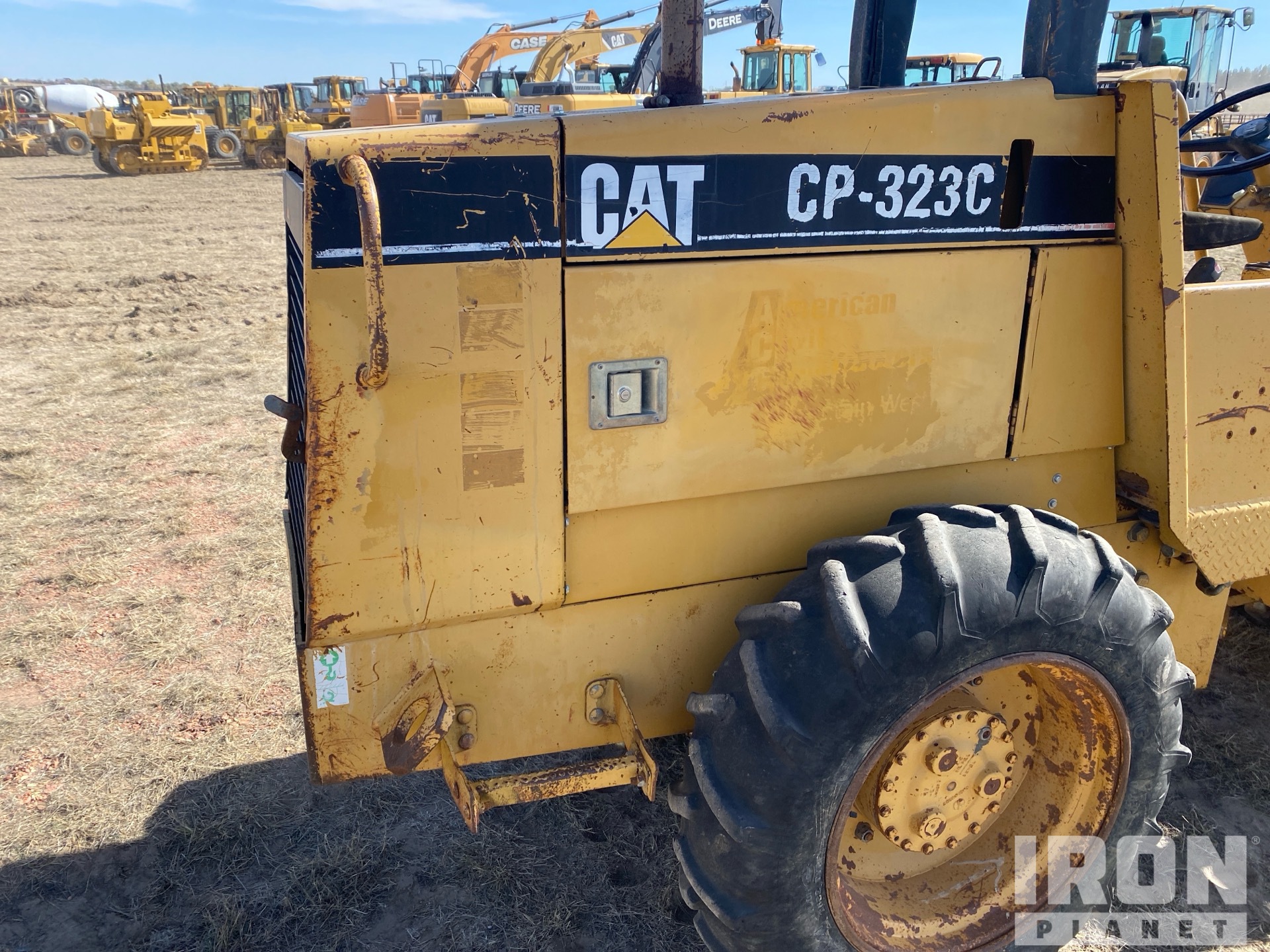 2000 Caterpillar CP-323C