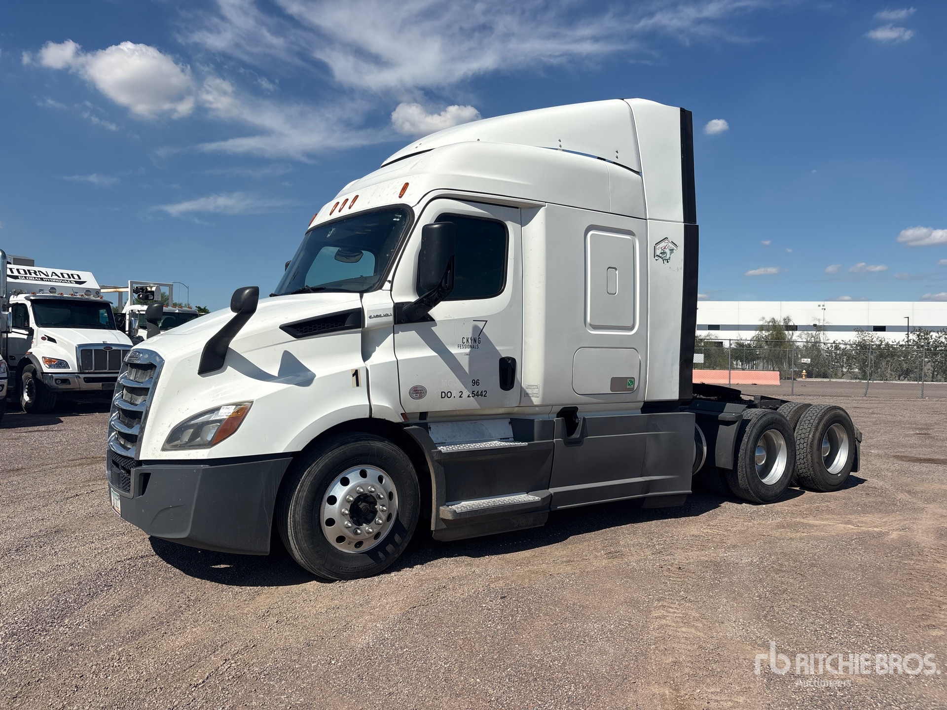 2020 Freightliner CASCADIA 116