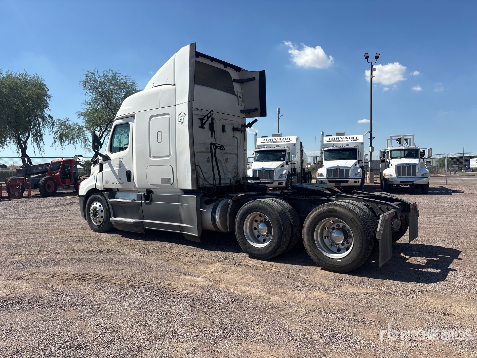 2020 Freightliner CASCADIA 116
