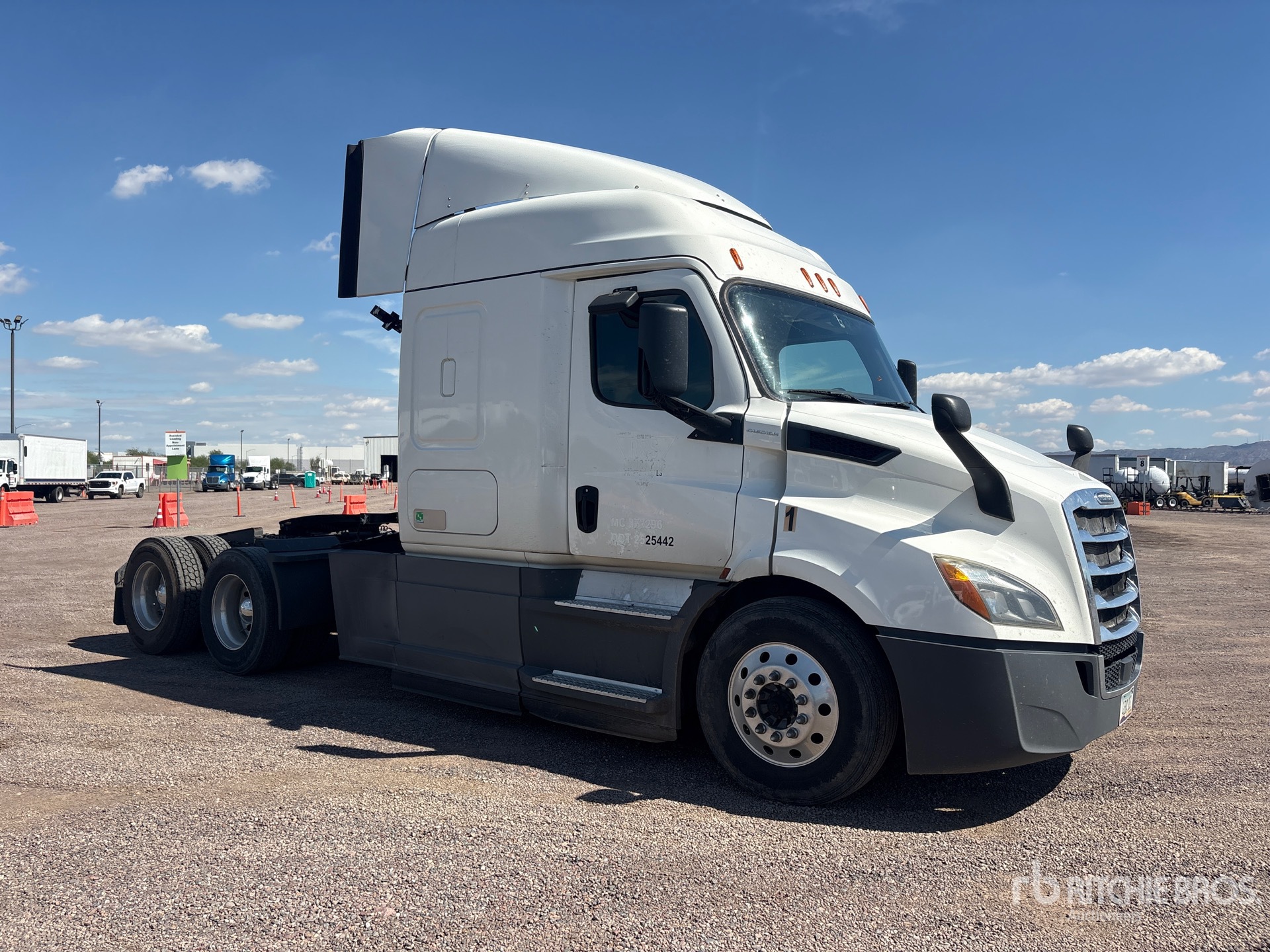 2020 Freightliner CASCADIA 116