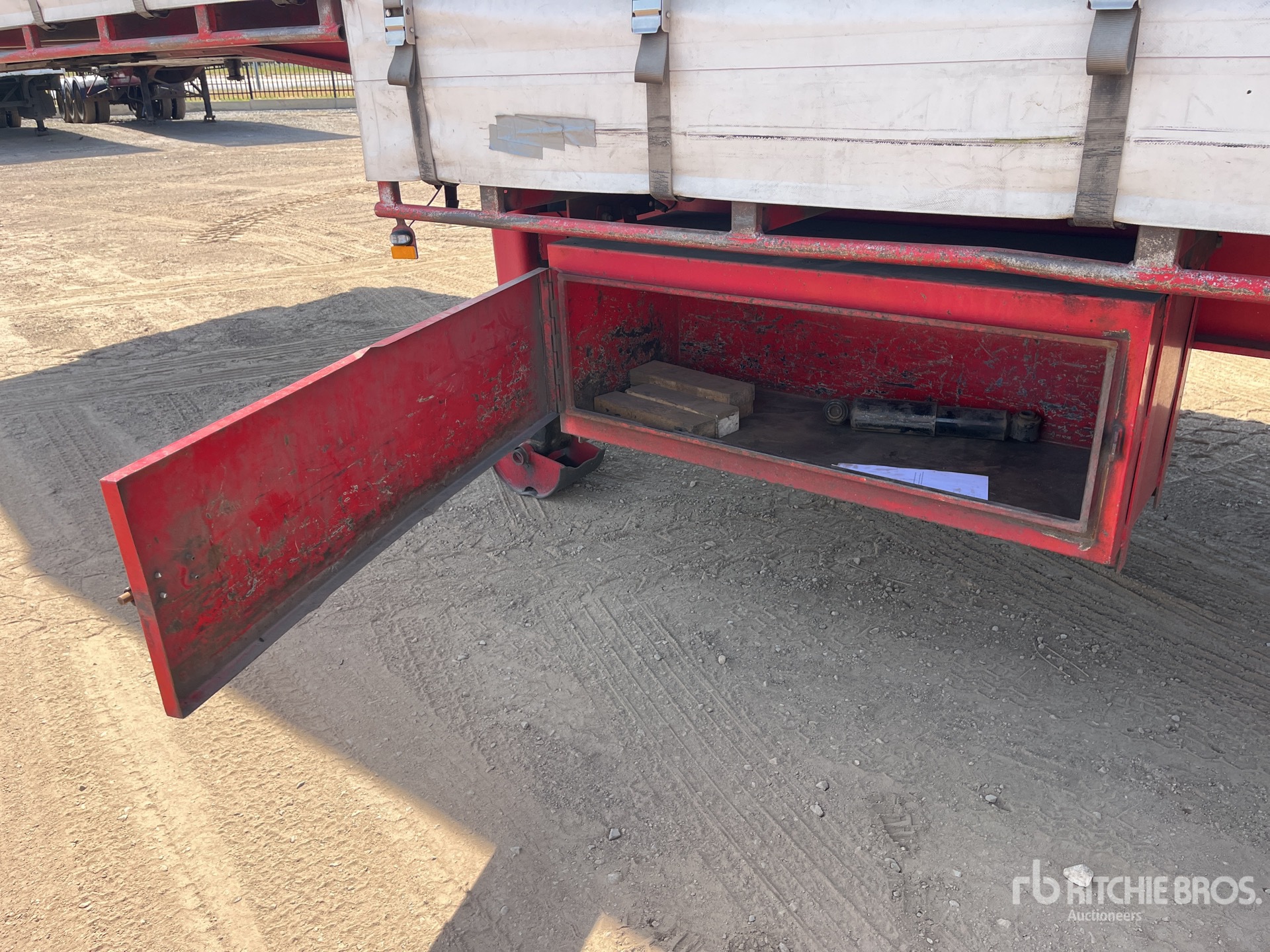 2002 Kruger 13.3 m Tri/A Step Deck